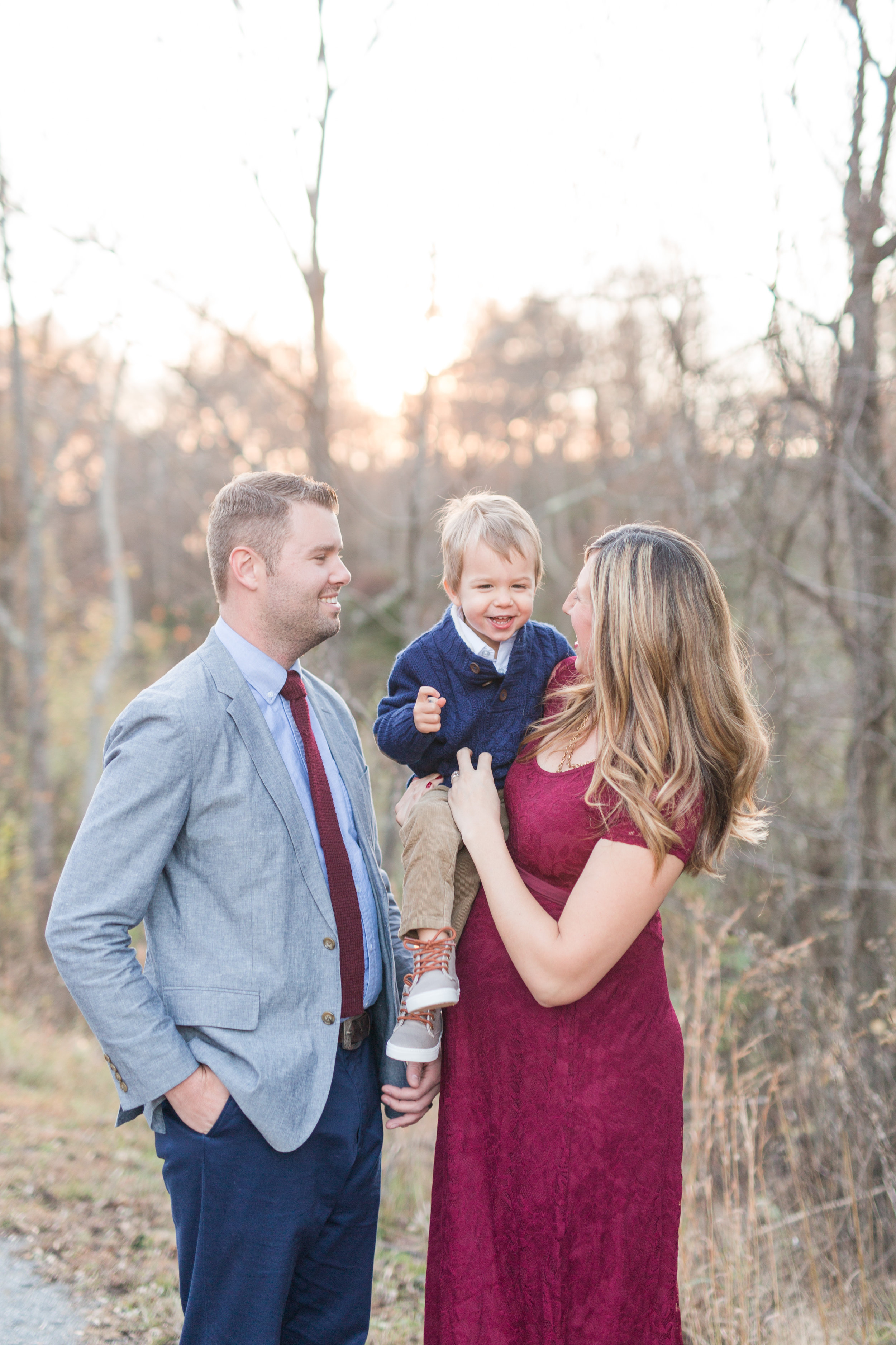 Lynchburg, Virginia Family and Maternity Photographer || Fall Maternity Session || Lynchburg and Charlottesville Wedding and Portrait Photographer || www.ashleyeiban.com