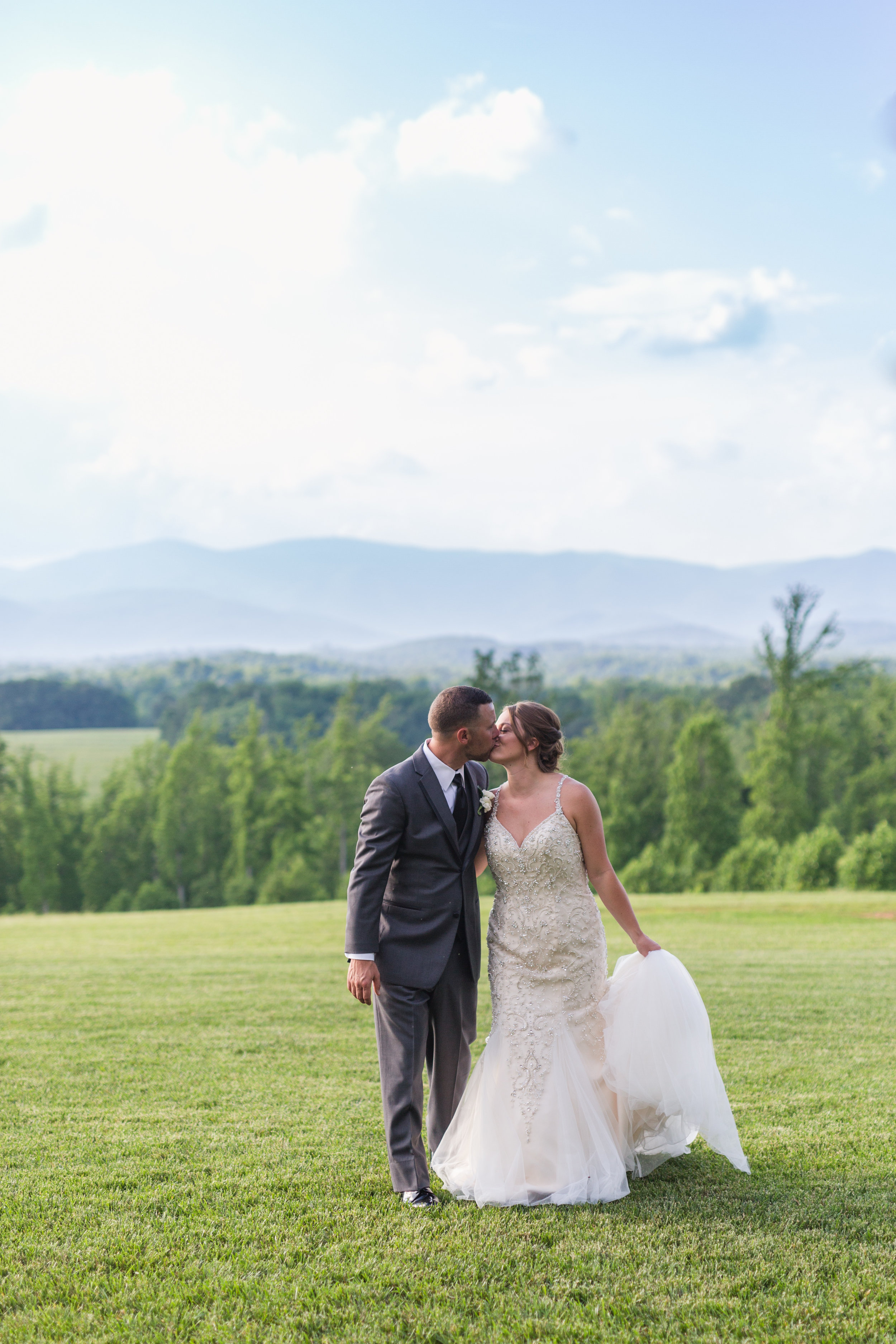 Lynchburg Virginia Wedding Photographer || Central Virginia Wedding Photos || Ashley Eiban Photography || www.ashleyeiban.com || Sierra Vista Mountain View Wedding