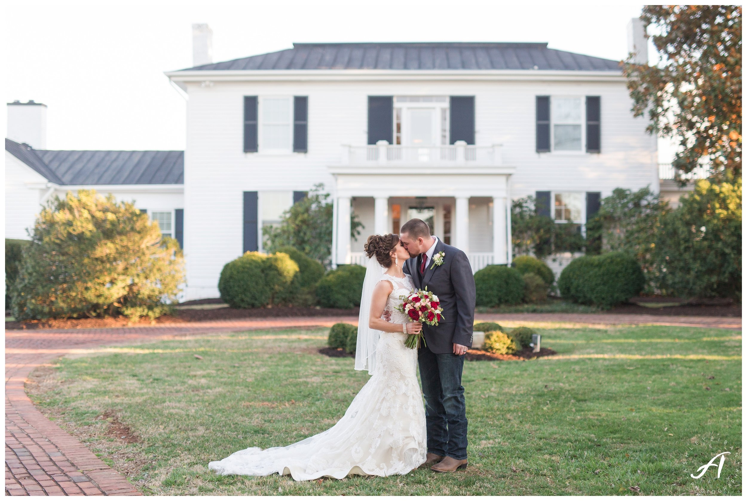 Lynchburg Virginia Wedding Photographer || Central Virginia Wedding Photos || Ashley Eiban Photography || www.ashleyeiban.com || Trivium Estate Wedding