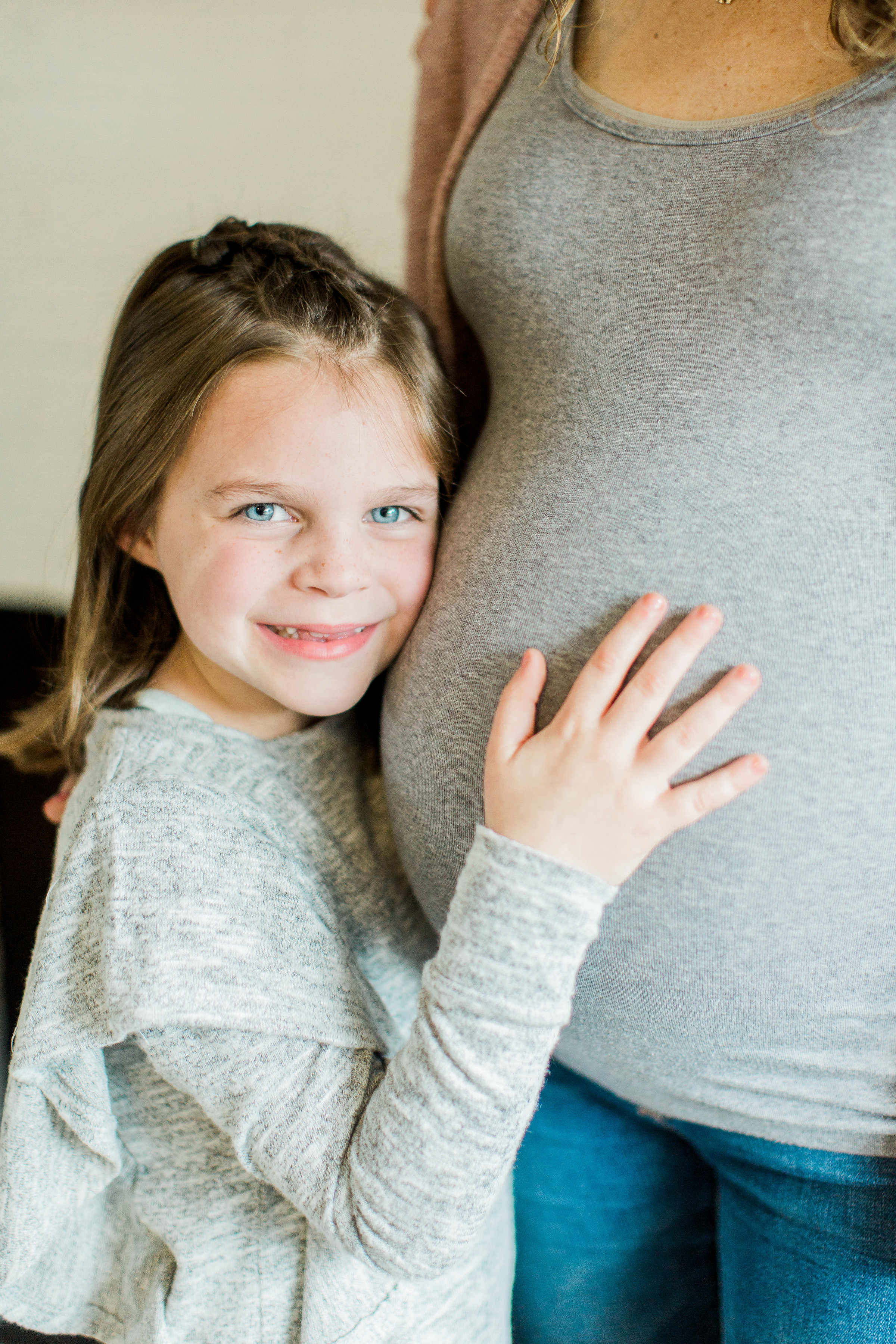 In Home Maternity and Family Photo Session || Lynchburg Virginia Photographer