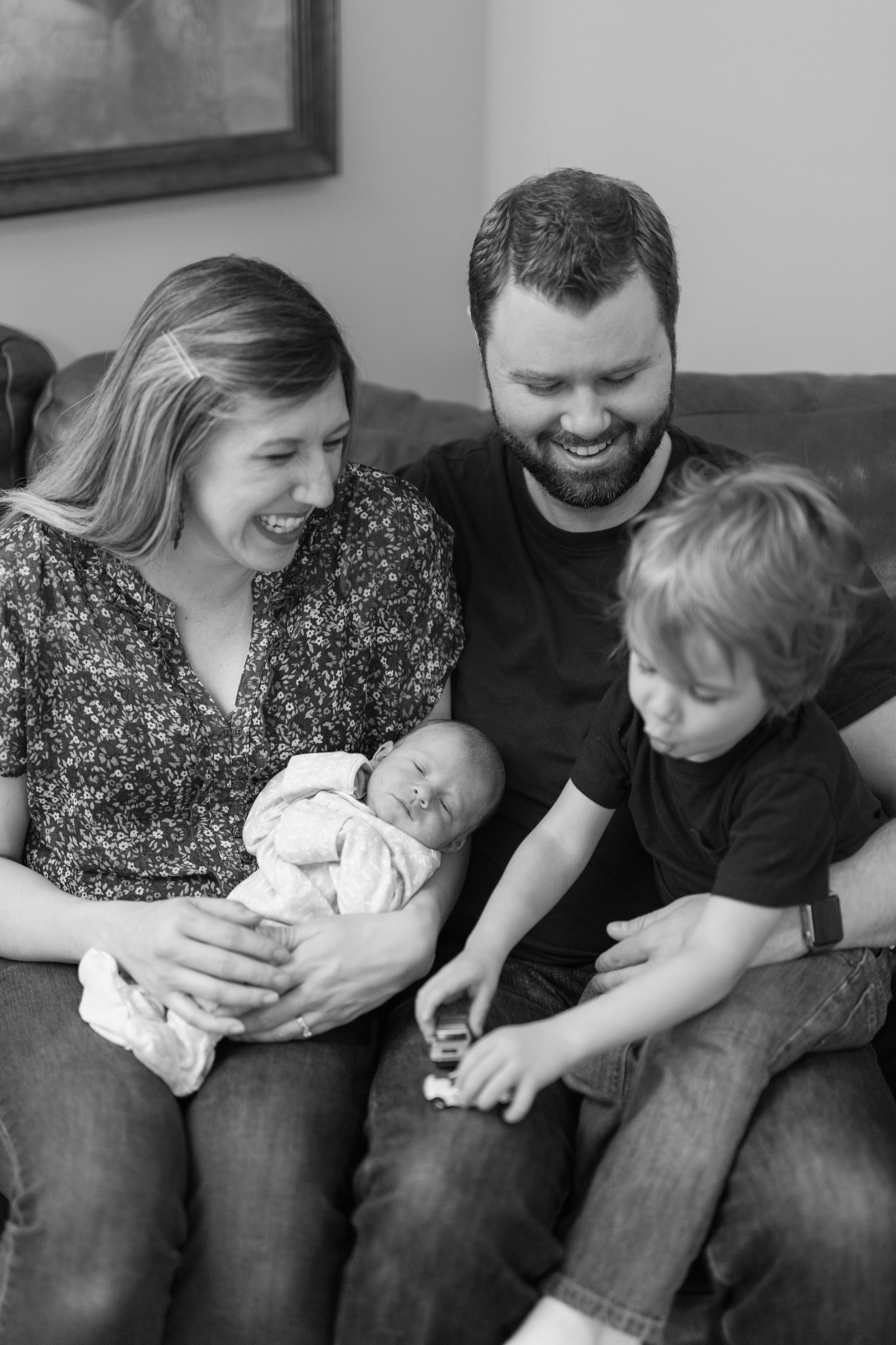 Family Lifestyle Session || Newborn Lifestyle Photographer || Lynchburg, VA Wedding and Portrait Photographer || www.ashleyeiban.com