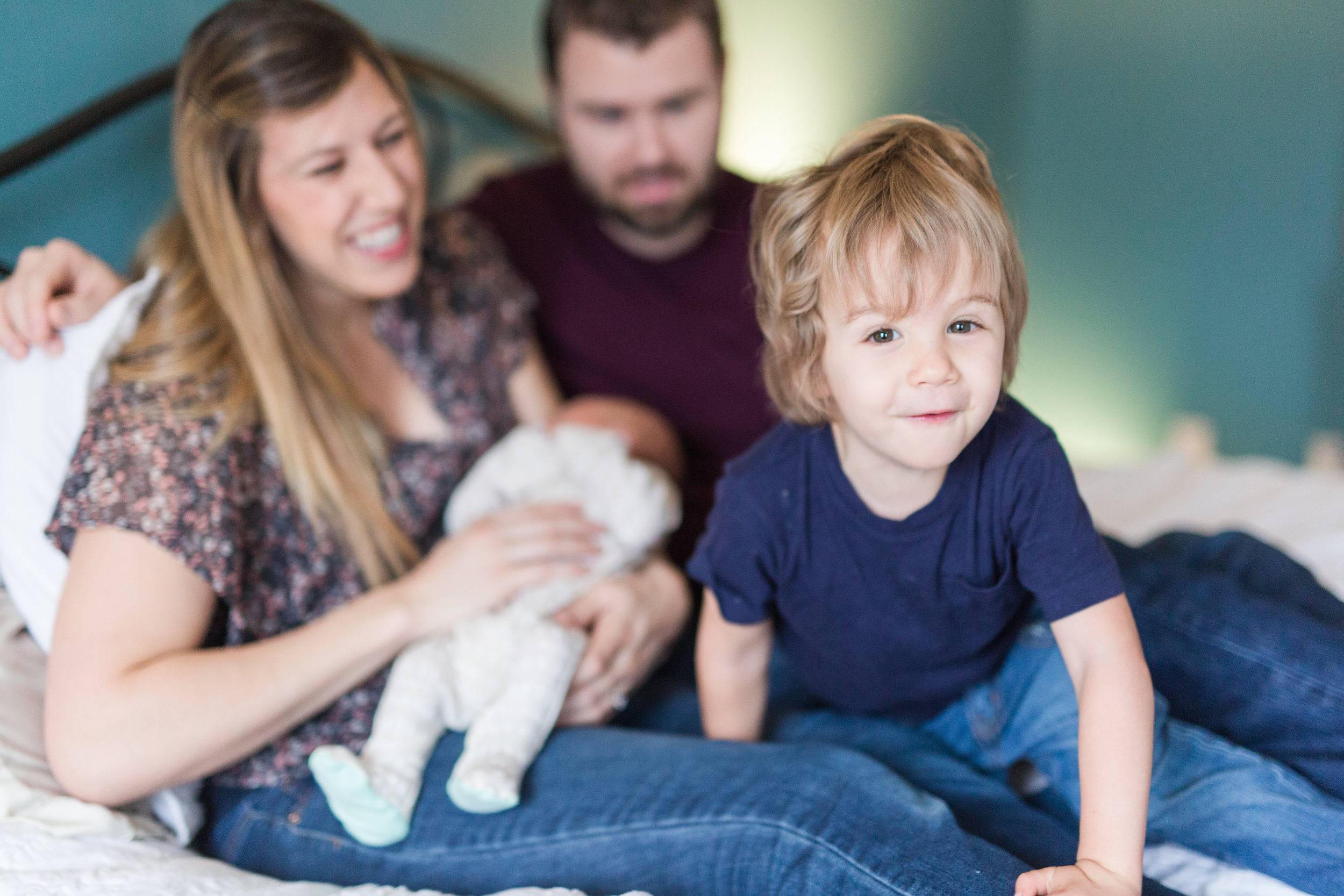 Family Lifestyle Session || Newborn Lifestyle Photographer || Lynchburg, VA Wedding and Portrait Photographer || www.ashleyeiban.com 