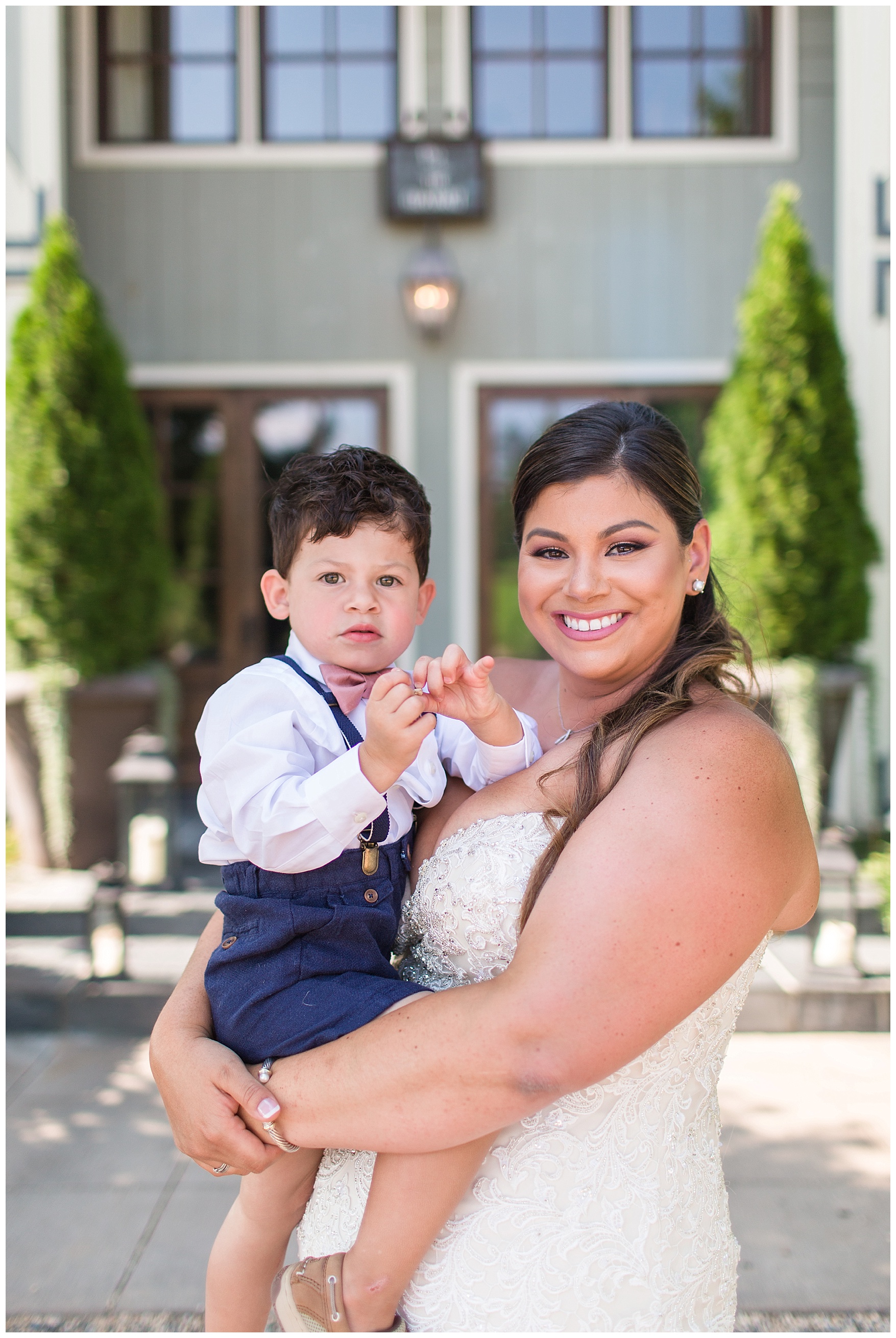 Pippin Hill Farm & Vineyard Wedding in Charlottesville, Virginia || Lynchburg and Charlottesville Wedding Photographer || Summer vineyard wedding in Central Virginia