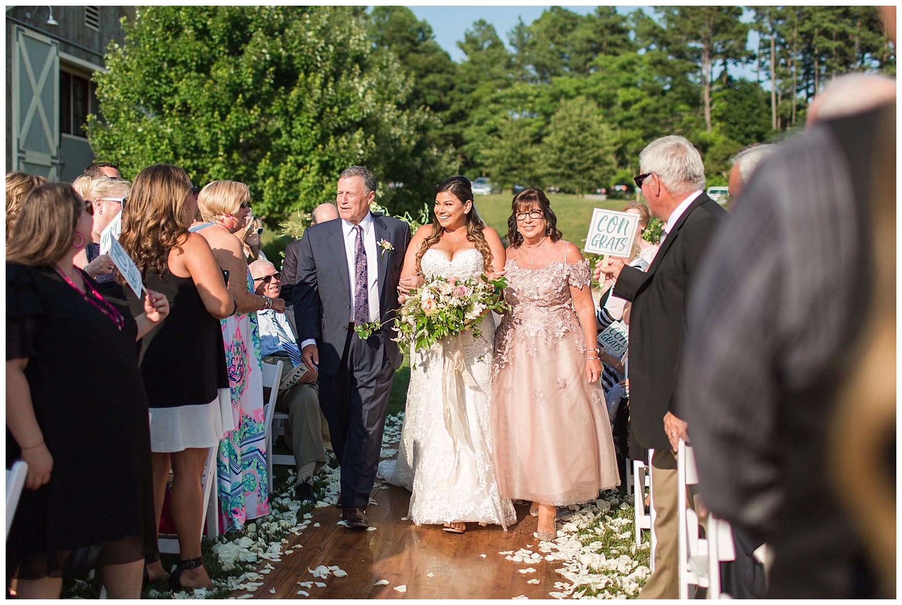 Pippin Hill Farm & Vineyard Wedding in Charlottesville, Virginia || Lynchburg and Charlottesville Wedding Photographer || Summer vineyard wedding in Central Virginia