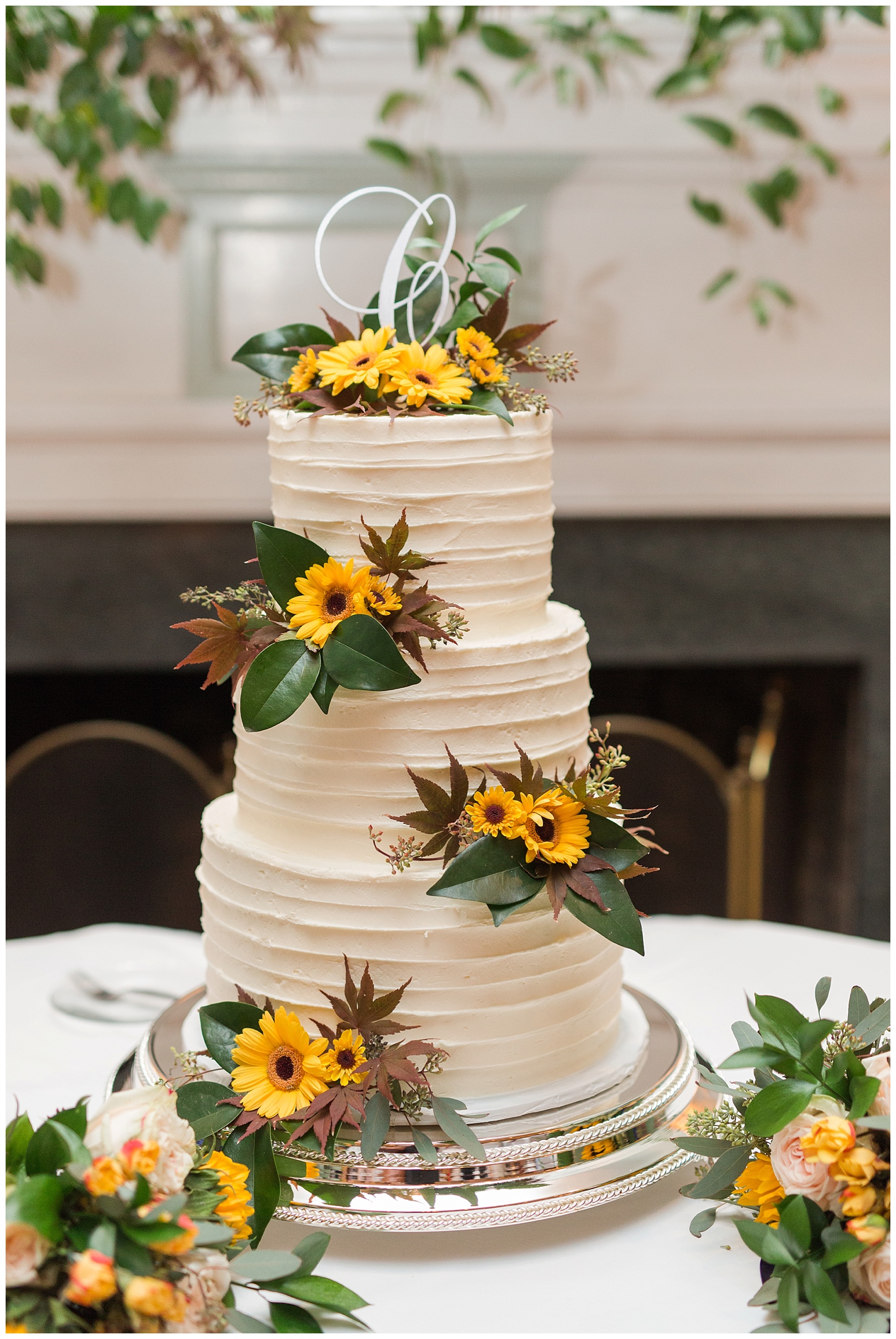 Danville Golf Club Wedding || Danville, Lynchburg, and Charlottesville Wedding Photographer || Fall Wedding in Central Virginia || www.ashleyeiban.com