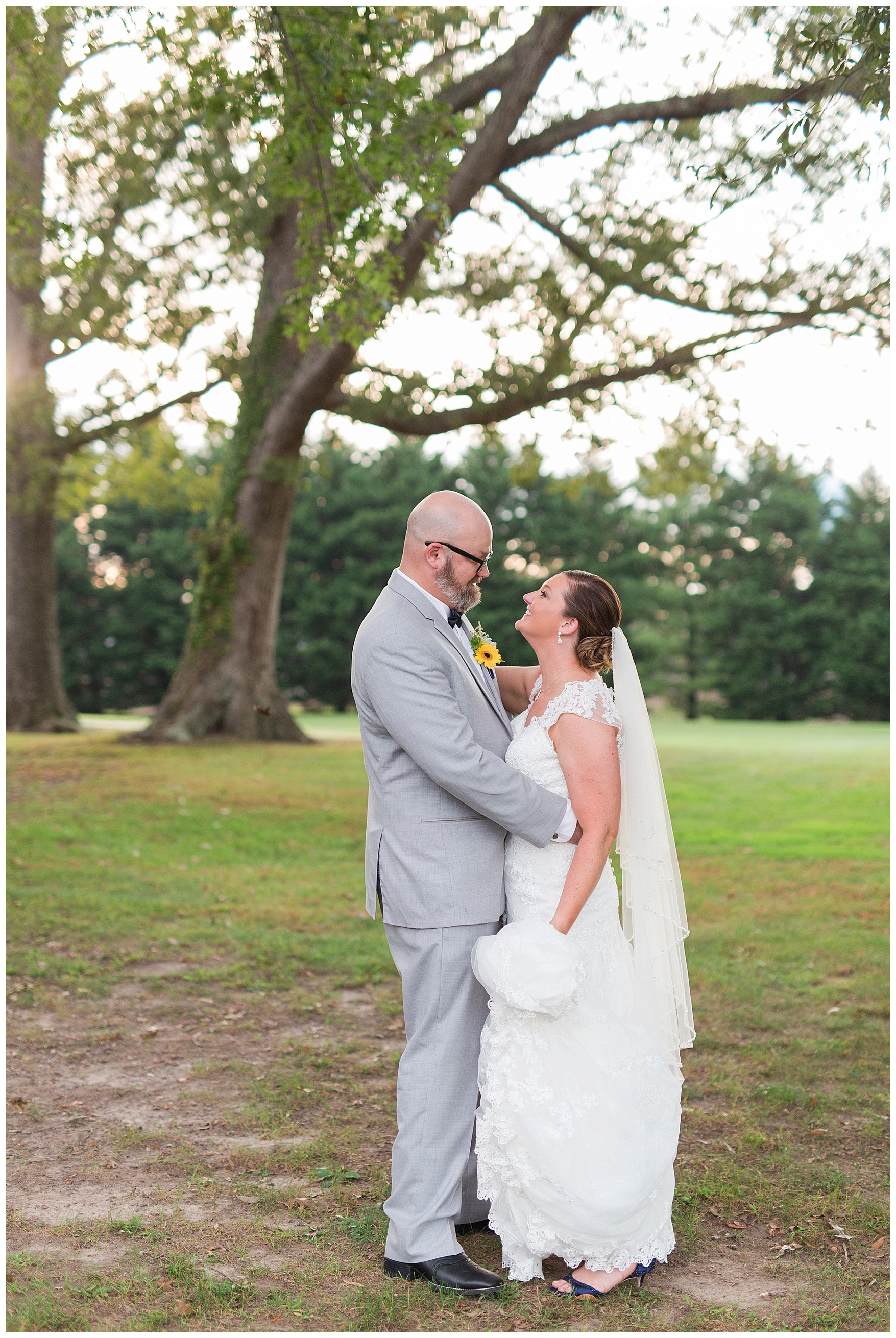 Danville Golf Club Wedding || Danville, Lynchburg, and Charlottesville Wedding Photographer || Fall Wedding in Central Virginia || www.ashleyeiban.com