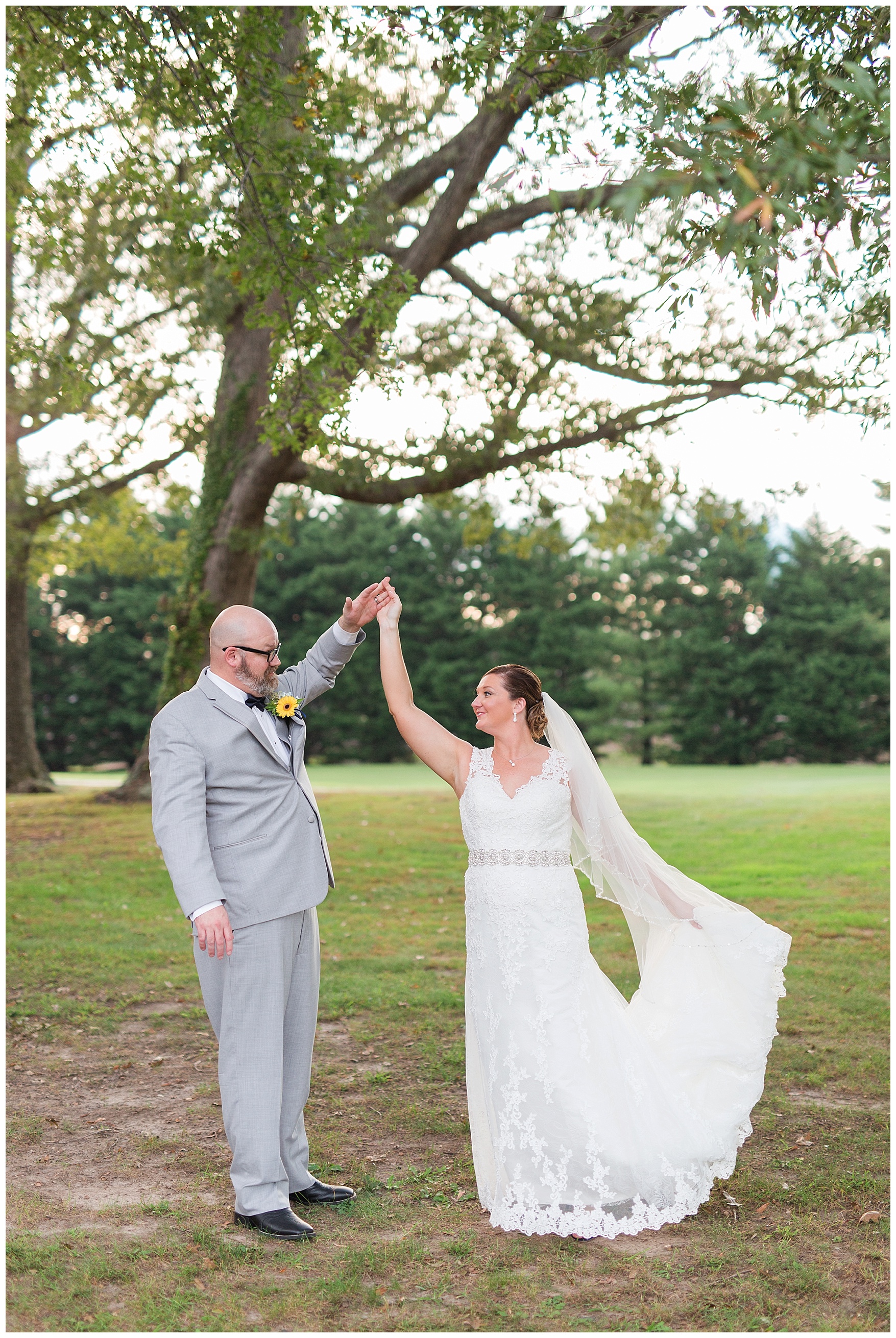 Danville Golf Club Wedding || Danville, Lynchburg, and Charlottesville Wedding Photographer || Fall Wedding in Central Virginia || www.ashleyeiban.com