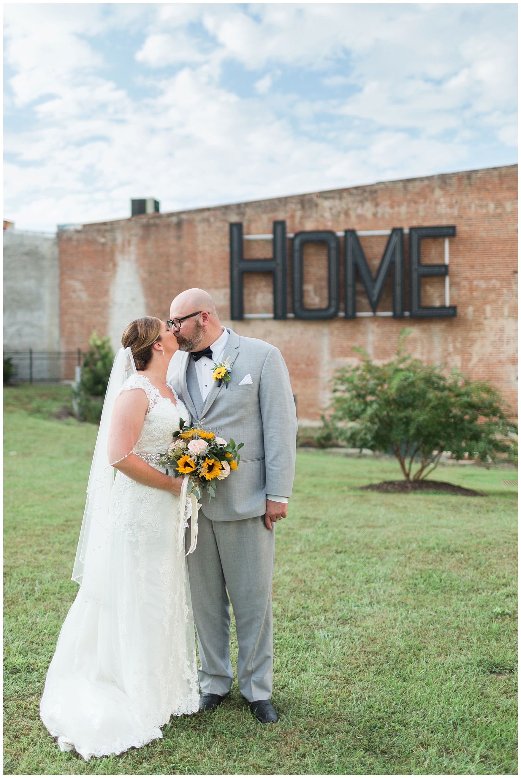 Danville Golf Club Wedding || Danville, Lynchburg, and Charlottesville Wedding Photographer || Fall Wedding in Central Virginia || www.ashleyeiban.com