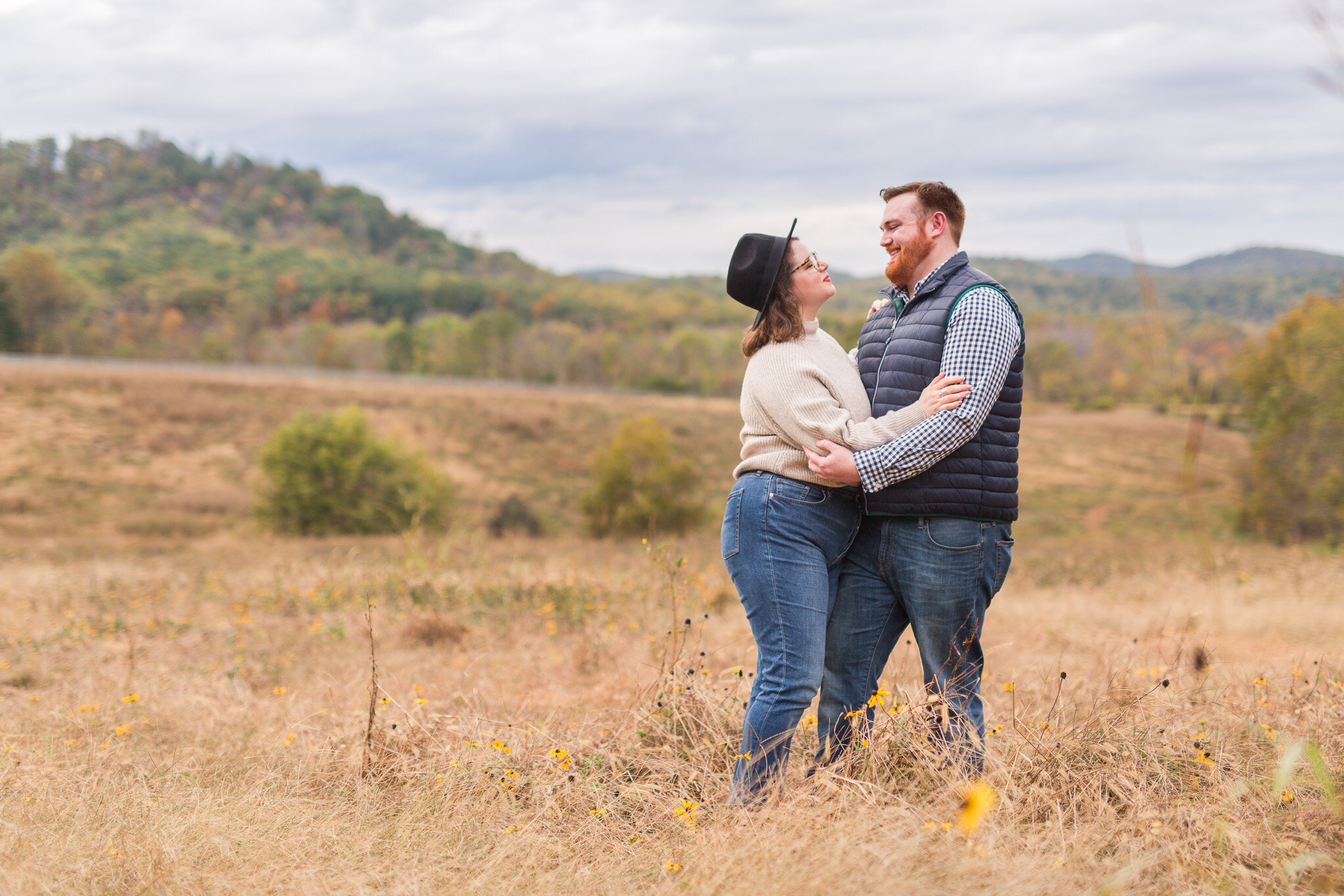 Fall Mountain View Engagement Session || Lynchburg, Virginia Wedding and Engagement Photographer || Sweet Briar College Engagement Photos