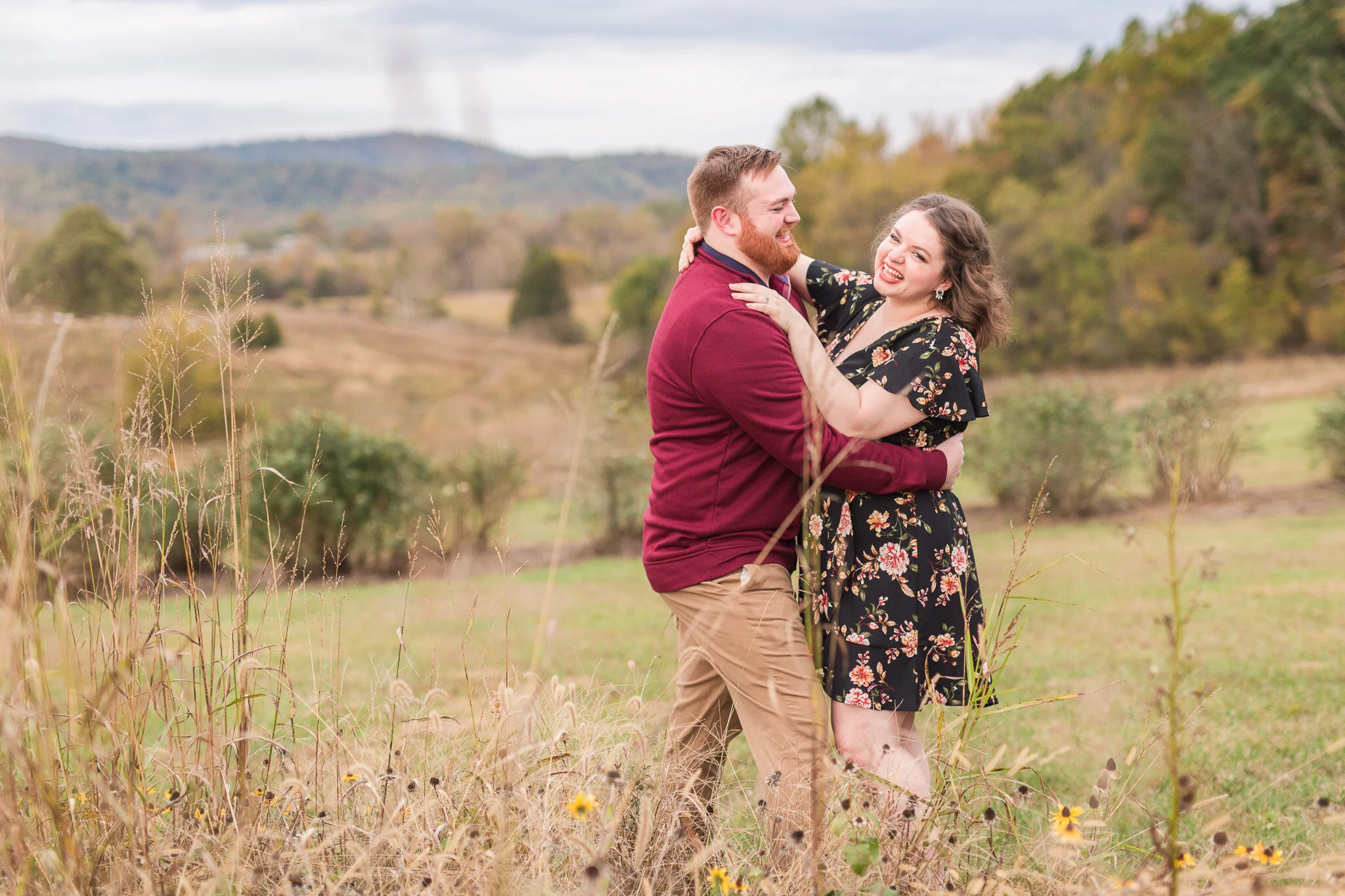 Fall Mountain View Engagement Session || Lynchburg, Virginia Wedding and Engagement Photographer || Sweet Briar College Engagement Photos