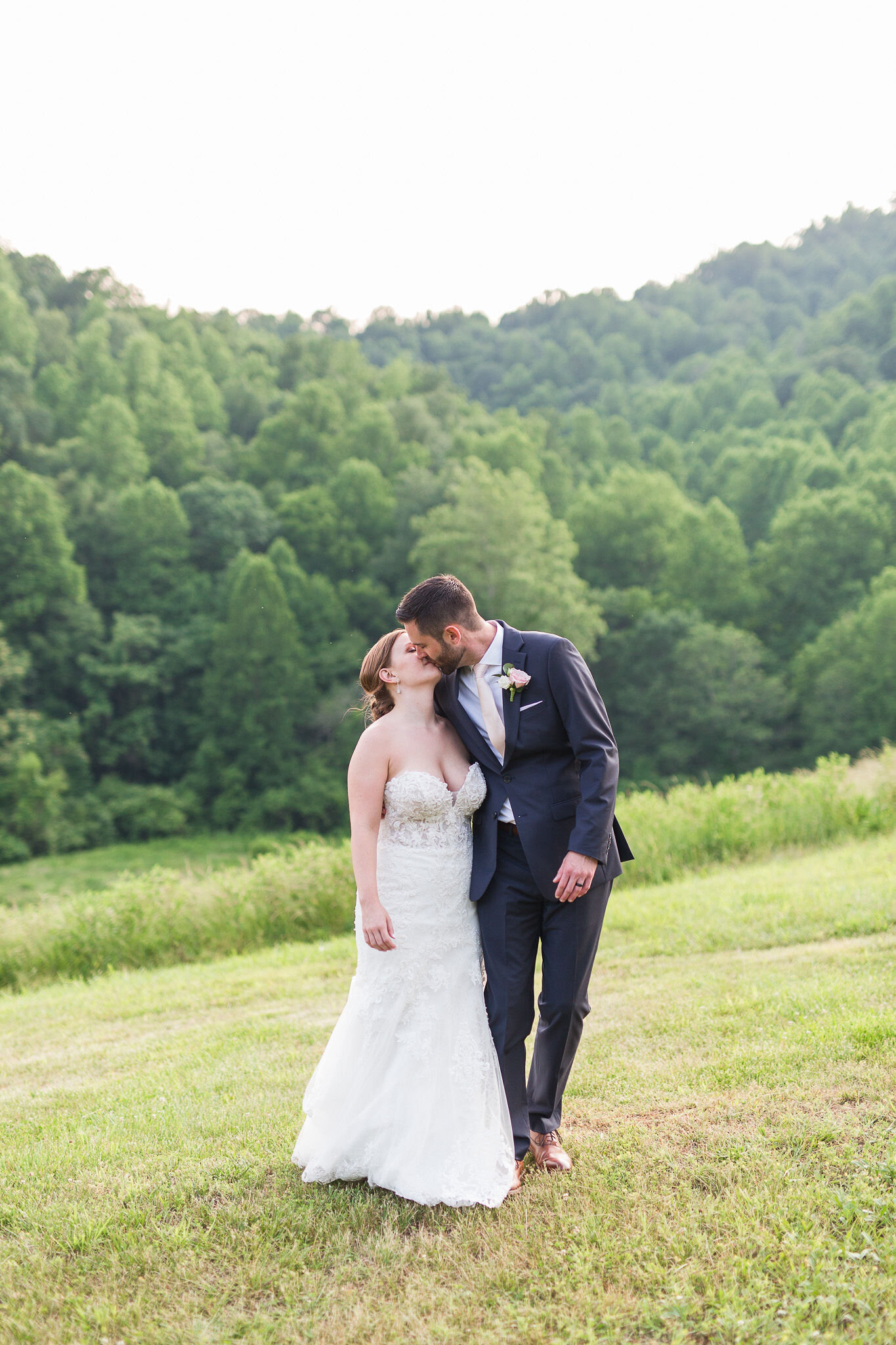 Charlottesville Wedding Photographer || Wedding Photographer in Lynchburg Virginia || Central VA Wedding and Portrait Photographer || The Virginian Hotel in Lynchburg, VA 