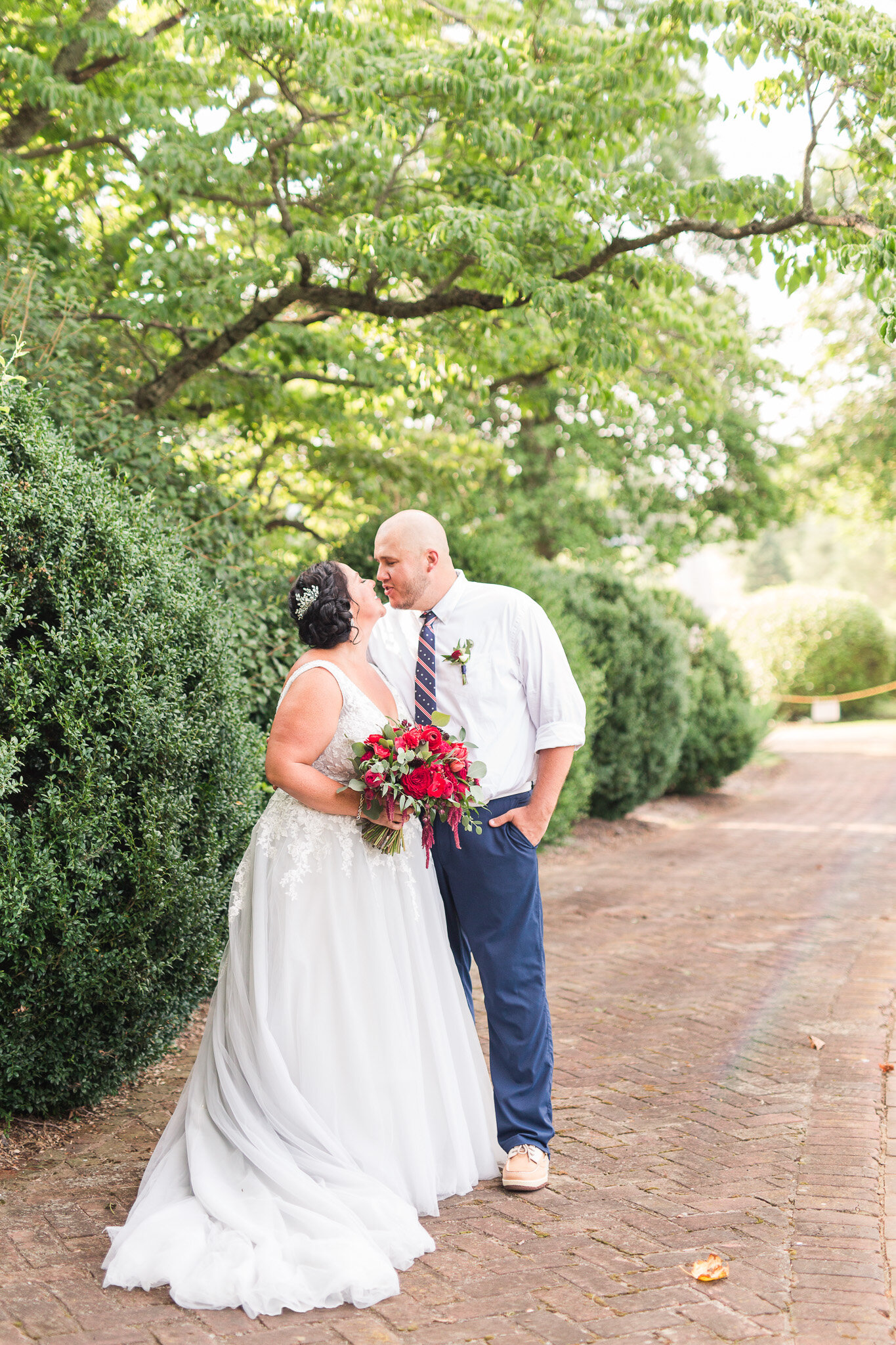 Classy summer wedding at The Trivium Estate in Forest, Virginia || Lynchburg, VA Wedding Photographer || Southern and Central Virginia Estate Wedding