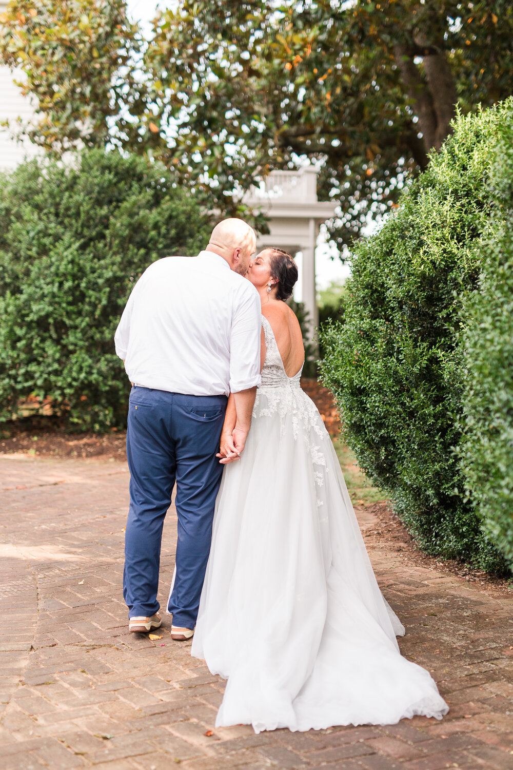 Classy summer wedding at The Trivium Estate in Forest, Virginia || Lynchburg, VA Wedding Photographer || Southern and Central Virginia Estate Wedding