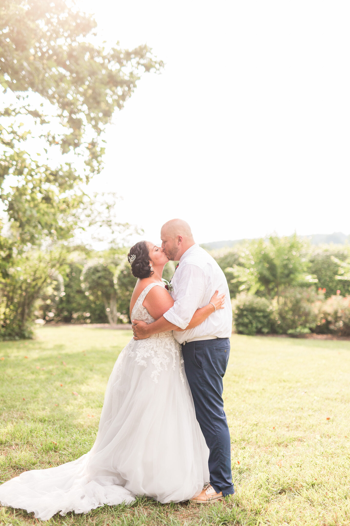 Classy summer wedding at The Trivium Estate in Forest, Virginia || Lynchburg, VA Wedding Photographer || Southern and Central Virginia Estate Wedding