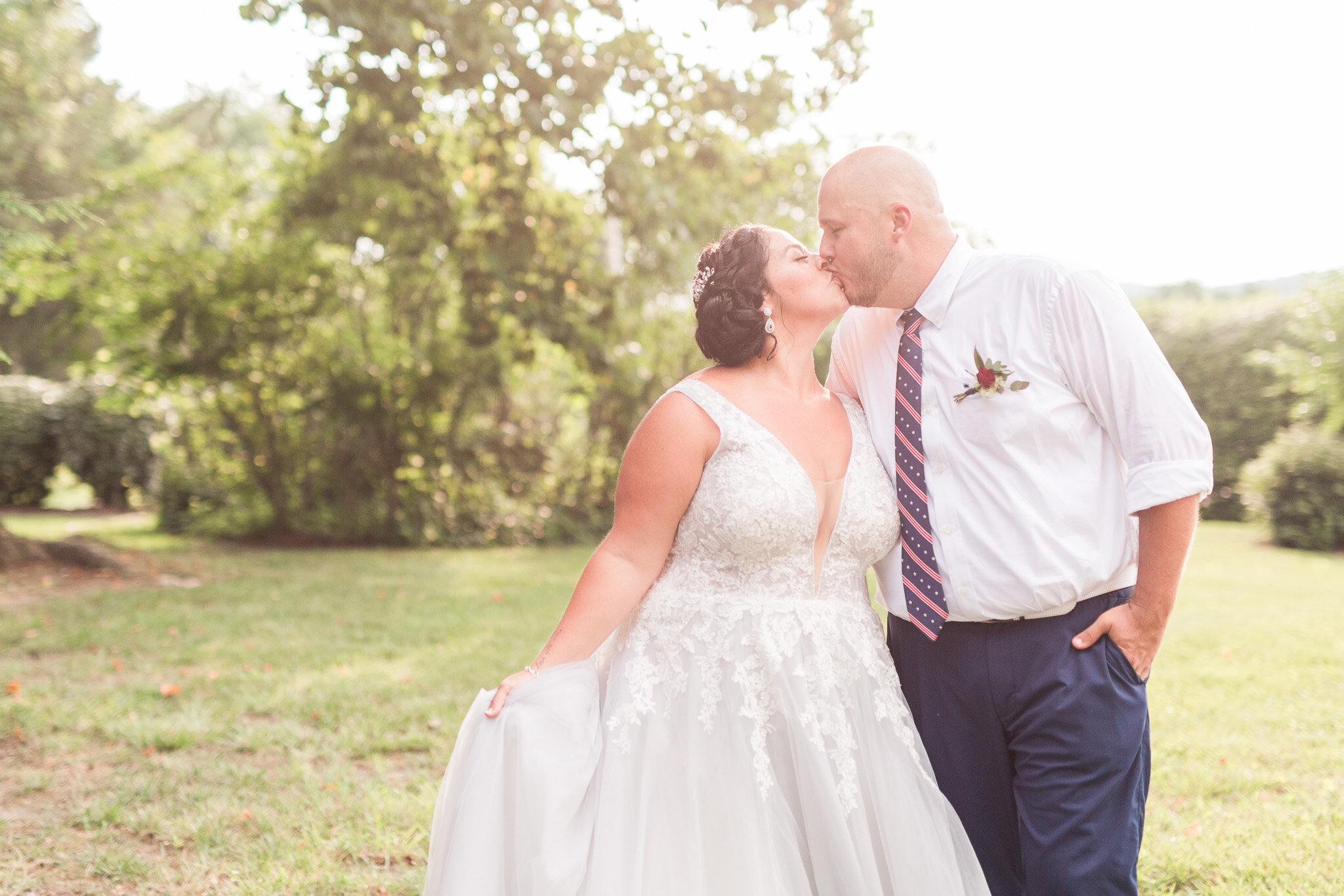 Classy summer wedding at The Trivium Estate in Forest, Virginia || Lynchburg, VA Wedding Photographer || Southern and Central Virginia Estate Wedding