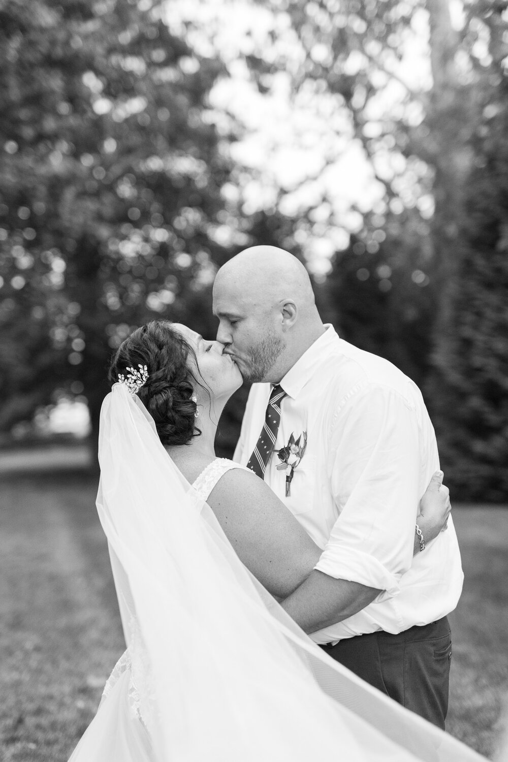 Classy summer wedding at The Trivium Estate in Forest, Virginia || Lynchburg, VA Wedding Photographer || Southern and Central Virginia Estate Wedding