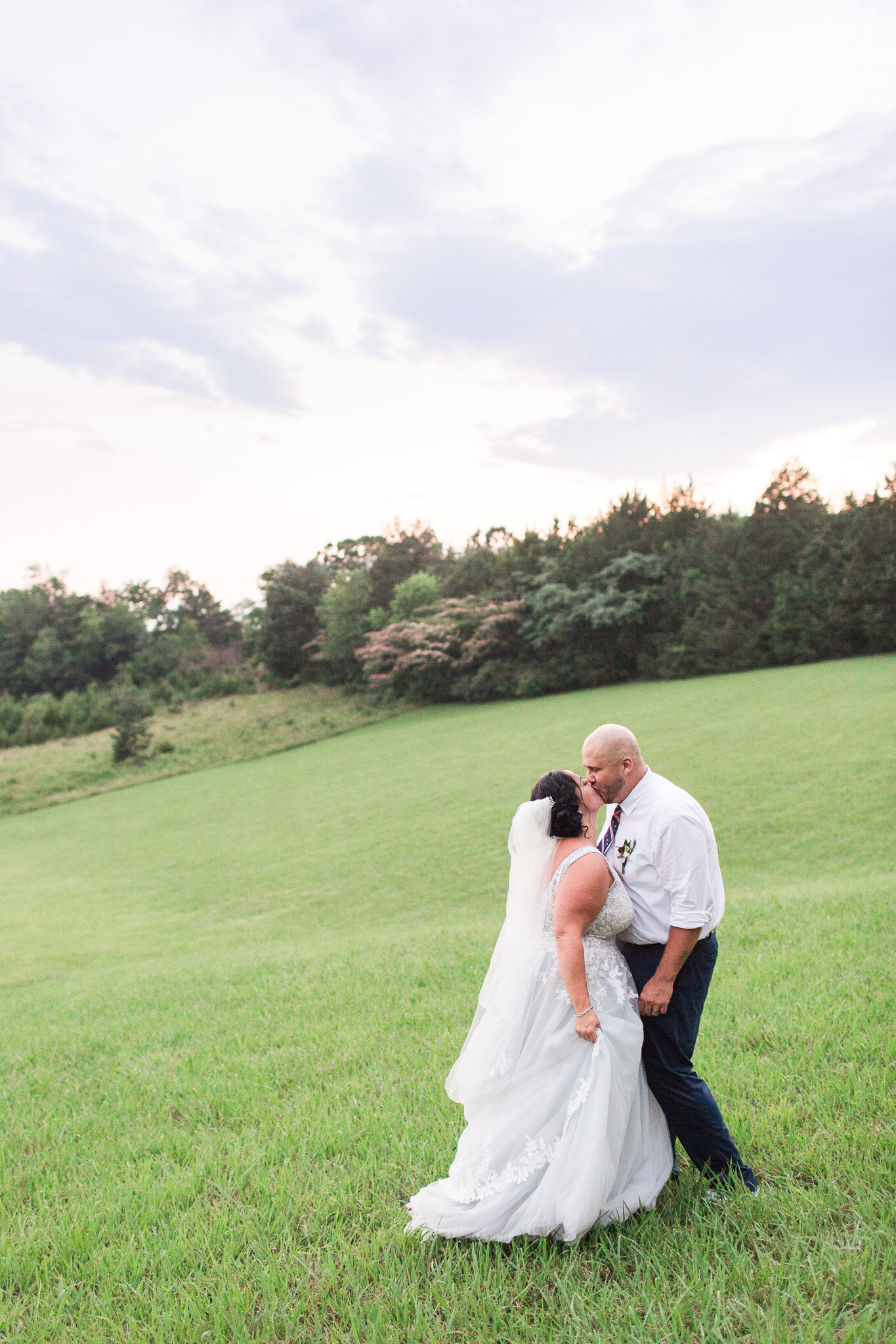 Classy summer wedding at The Trivium Estate in Forest, Virginia || Lynchburg, VA Wedding Photographer || Southern and Central Virginia Estate Wedding