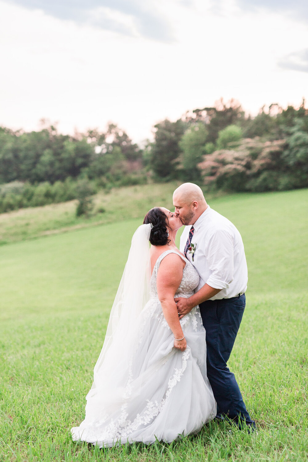 Classy summer wedding at The Trivium Estate in Forest, Virginia || Lynchburg, VA Wedding Photographer || Southern and Central Virginia Estate Wedding