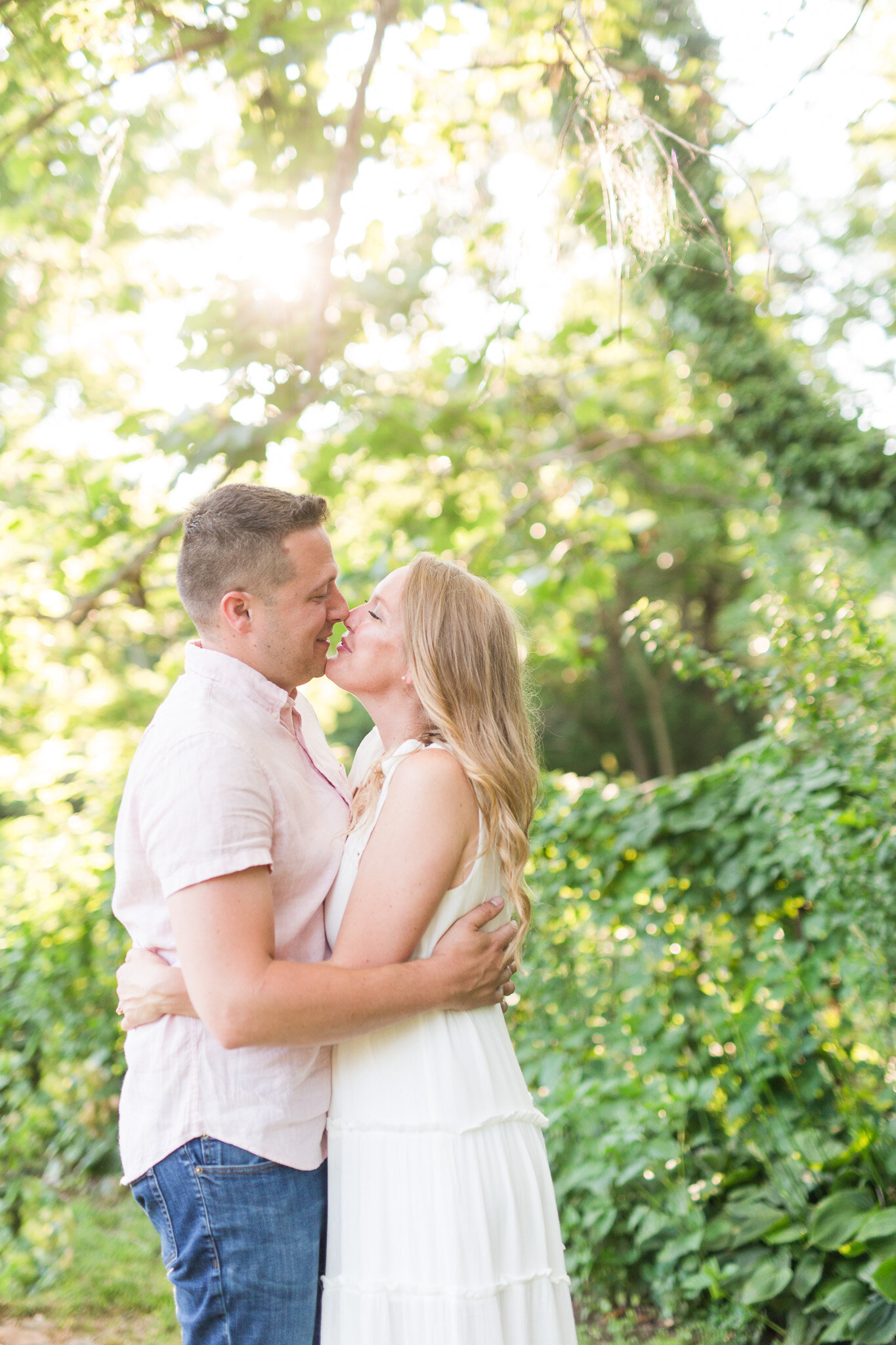 Summer Engagement Session in Afton, Virginia || Charlottesville Wedding Photographer || Blue Toad Cidery Engagement Session 