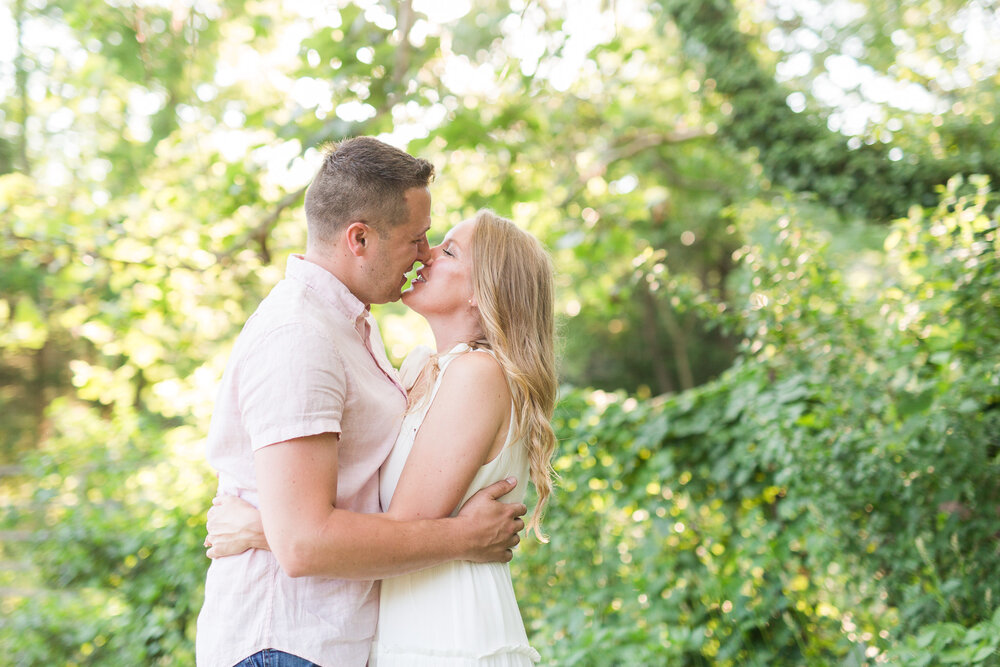 Summer Engagement Session in Afton, Virginia || Charlottesville Wedding Photographer || Blue Toad Cidery Engagement Session 