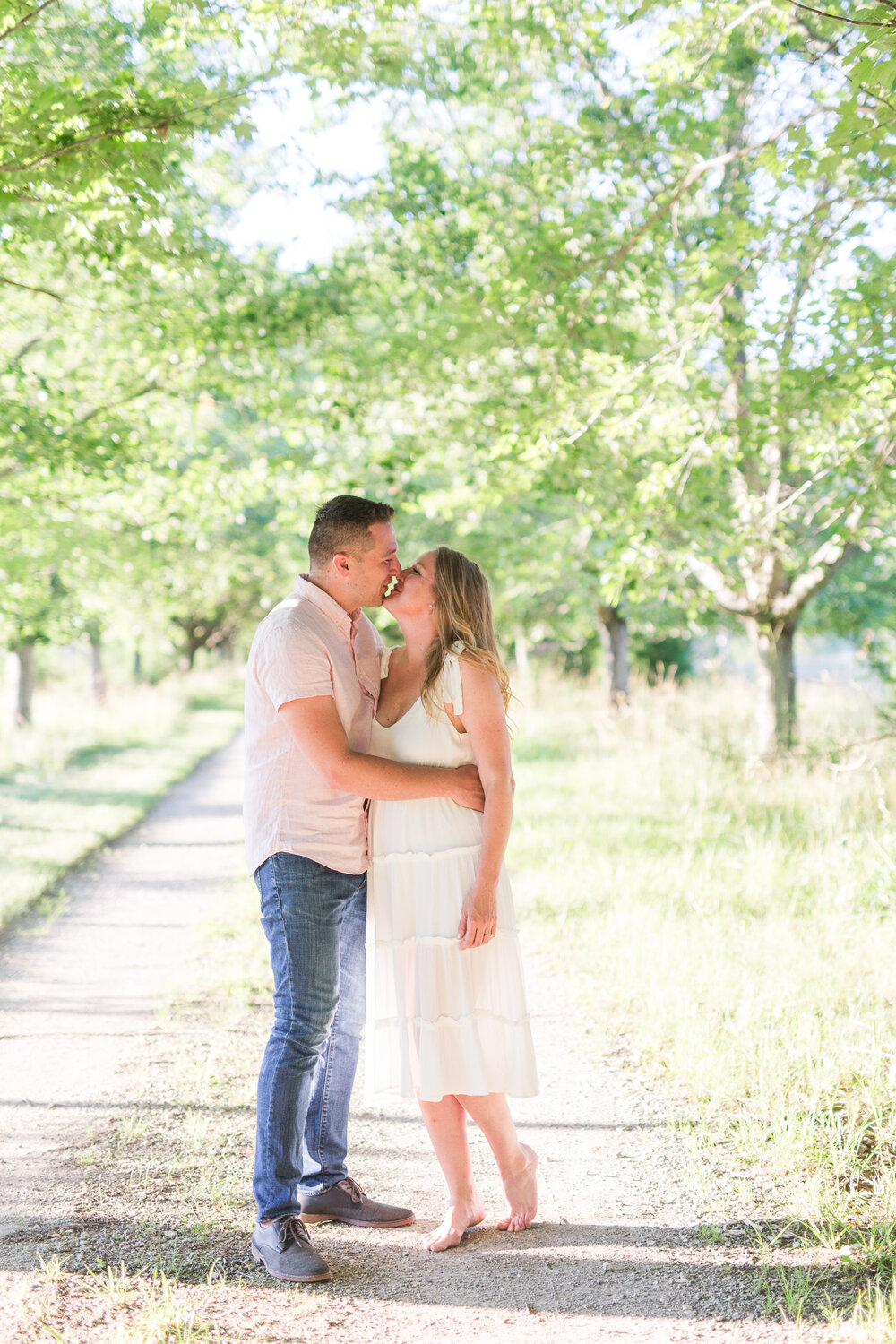 Summer Engagement Session in Afton, Virginia || Charlottesville Wedding Photographer || Blue Toad Cidery Engagement Session 