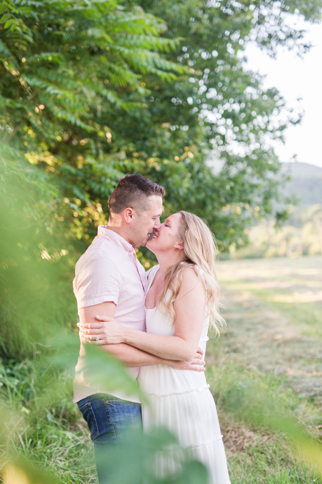 Summer Engagement Session in Afton, Virginia || Charlottesville Wedding Photographer || Blue Toad Cidery Engagement Session 