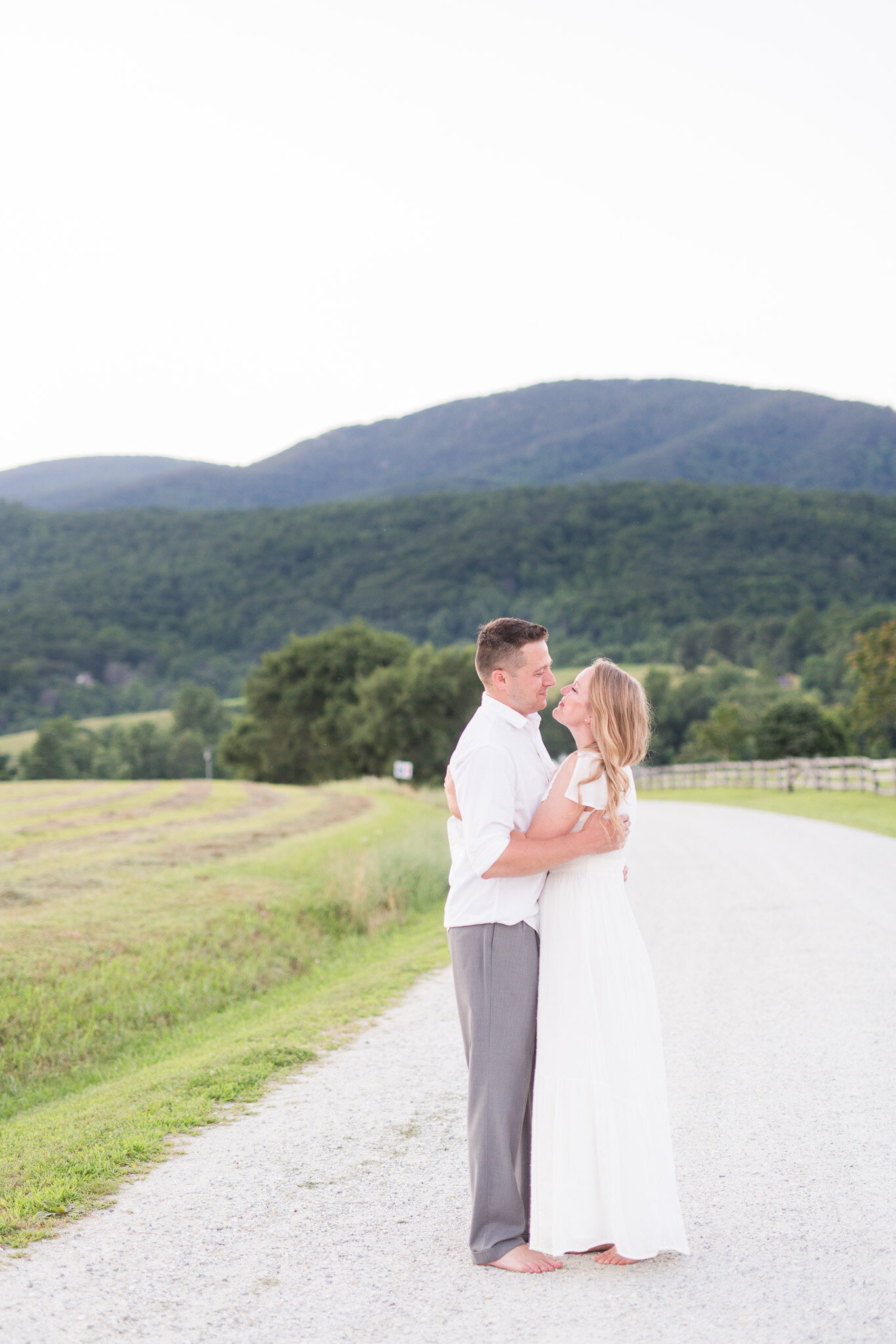 Summer Engagement Session in Afton, Virginia || Charlottesville Wedding Photographer || Blue Toad Cidery Engagement Session 