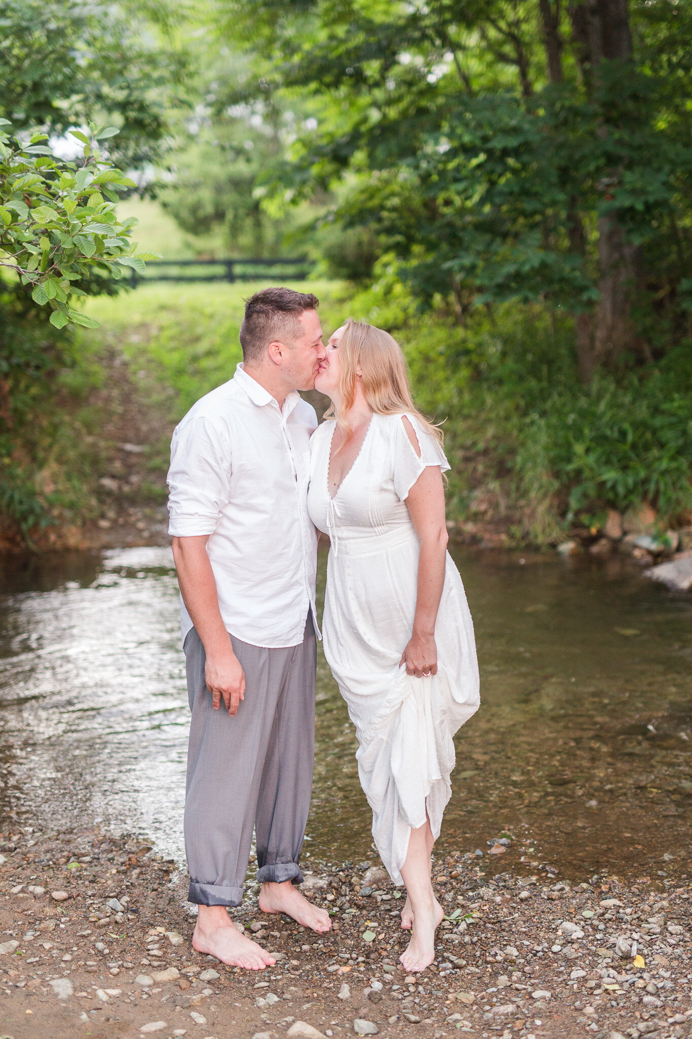 Summer Engagement Session in Afton, Virginia || Charlottesville Wedding Photographer || Blue Toad Cidery Engagement Session 