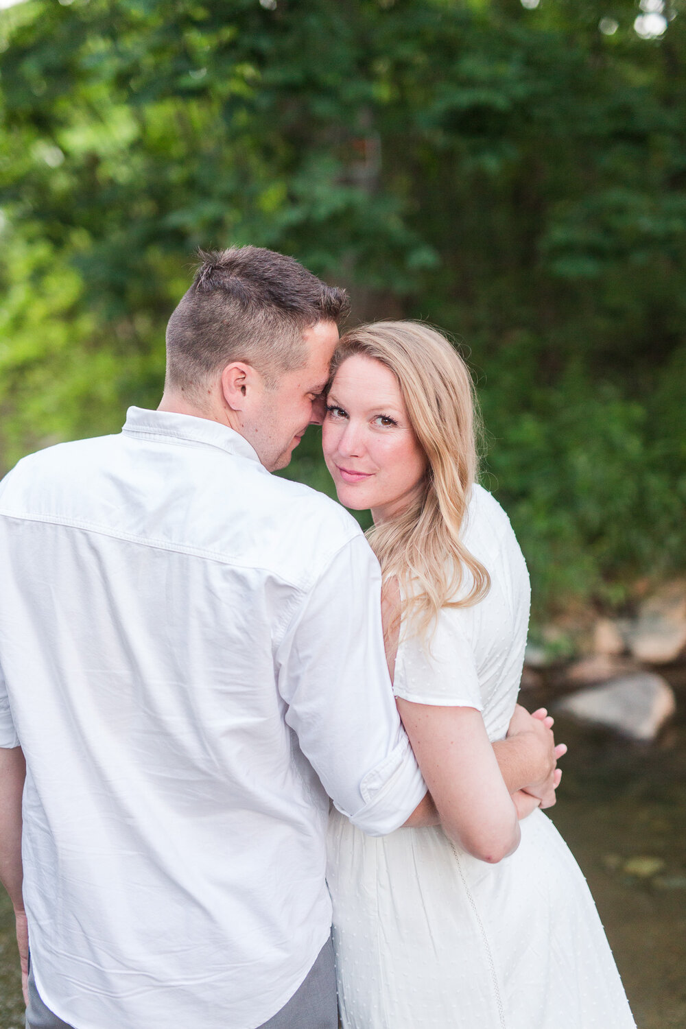 Summer Engagement Session in Afton, Virginia || Charlottesville Wedding Photographer || Blue Toad Cidery Engagement Session 