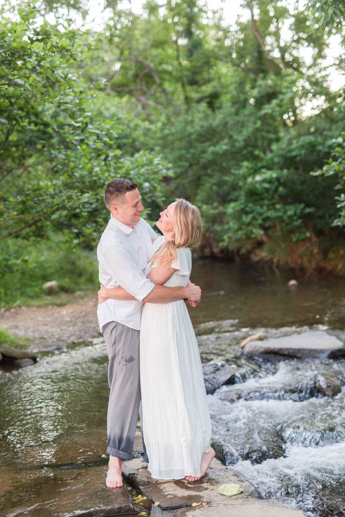 Summer Engagement Session in Afton, Virginia || Charlottesville Wedding Photographer || Blue Toad Cidery Engagement Session 