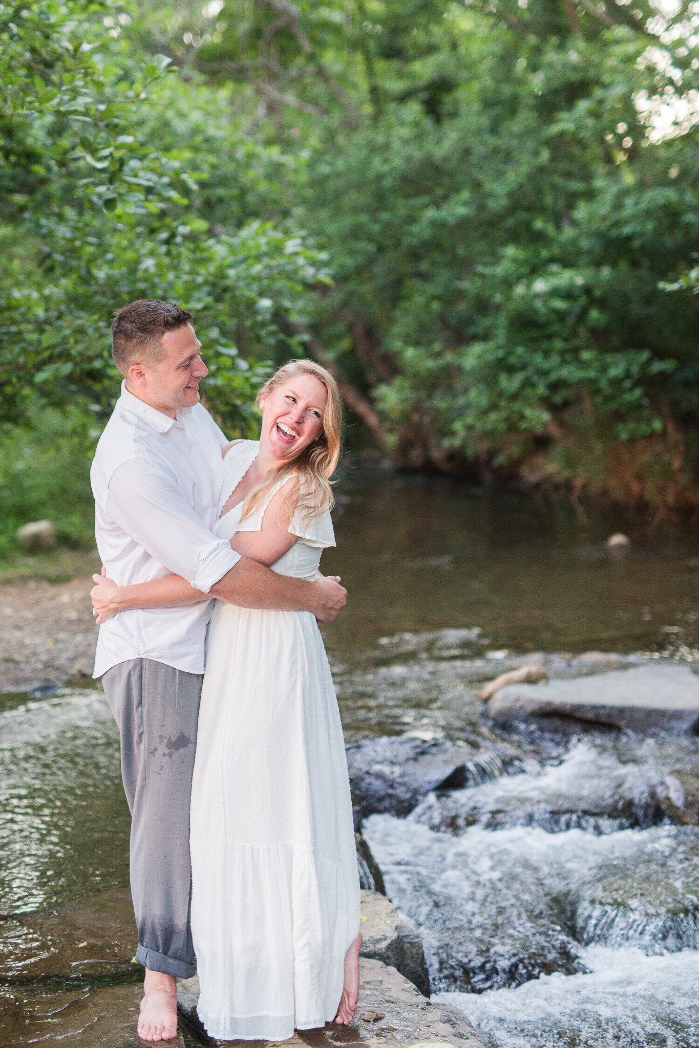 Summer Engagement Session in Afton, Virginia || Charlottesville Wedding Photographer || Blue Toad Cidery Engagement Session 