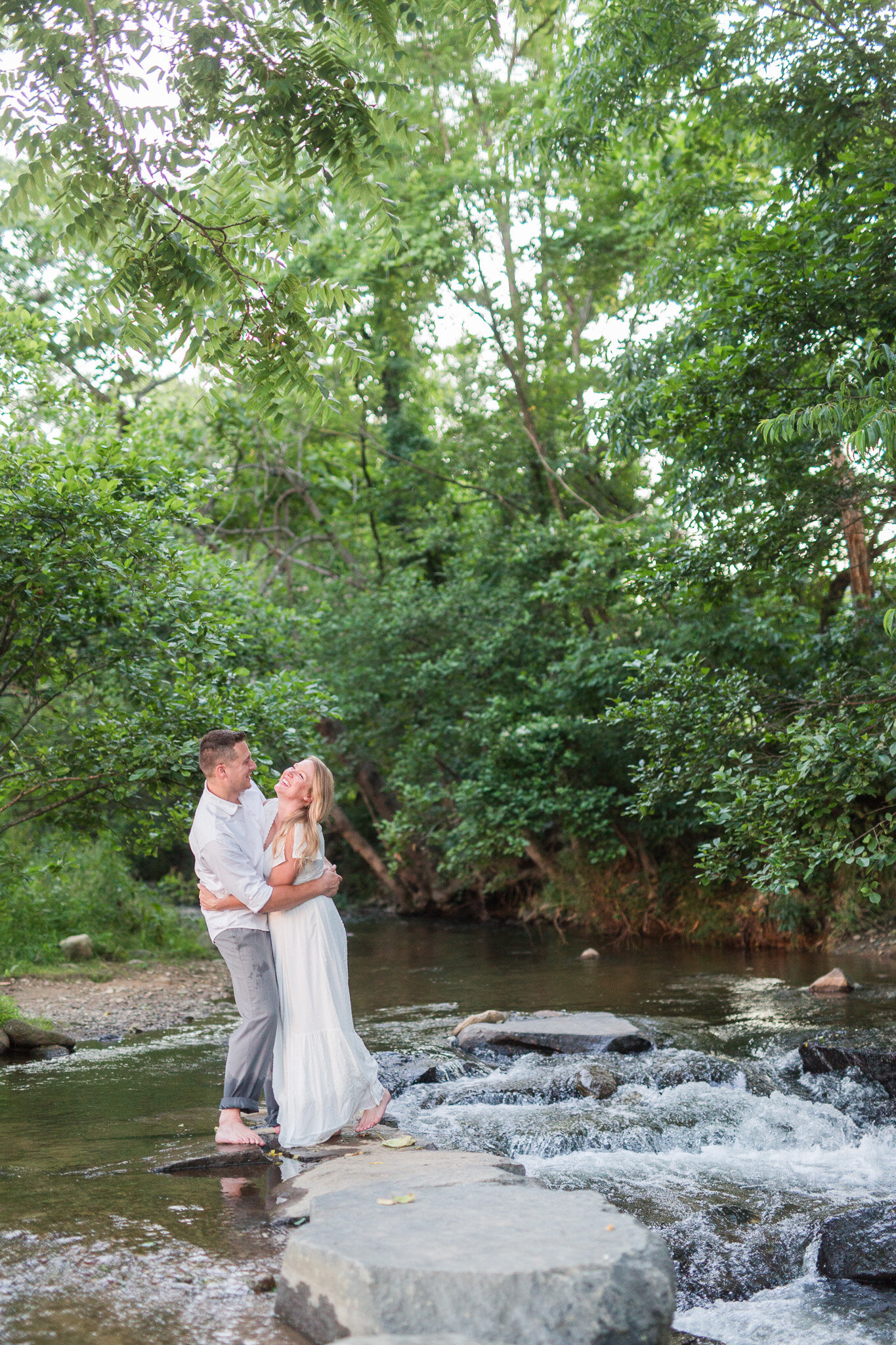 Summer Engagement Session in Afton, Virginia || Charlottesville Wedding Photographer || Blue Toad Cidery Engagement Session 