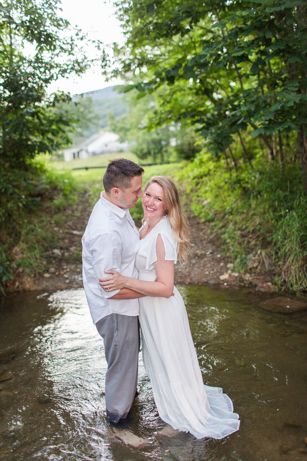 Summer Engagement Session in Afton, Virginia || Charlottesville Wedding Photographer || Blue Toad Cidery Engagement Session 