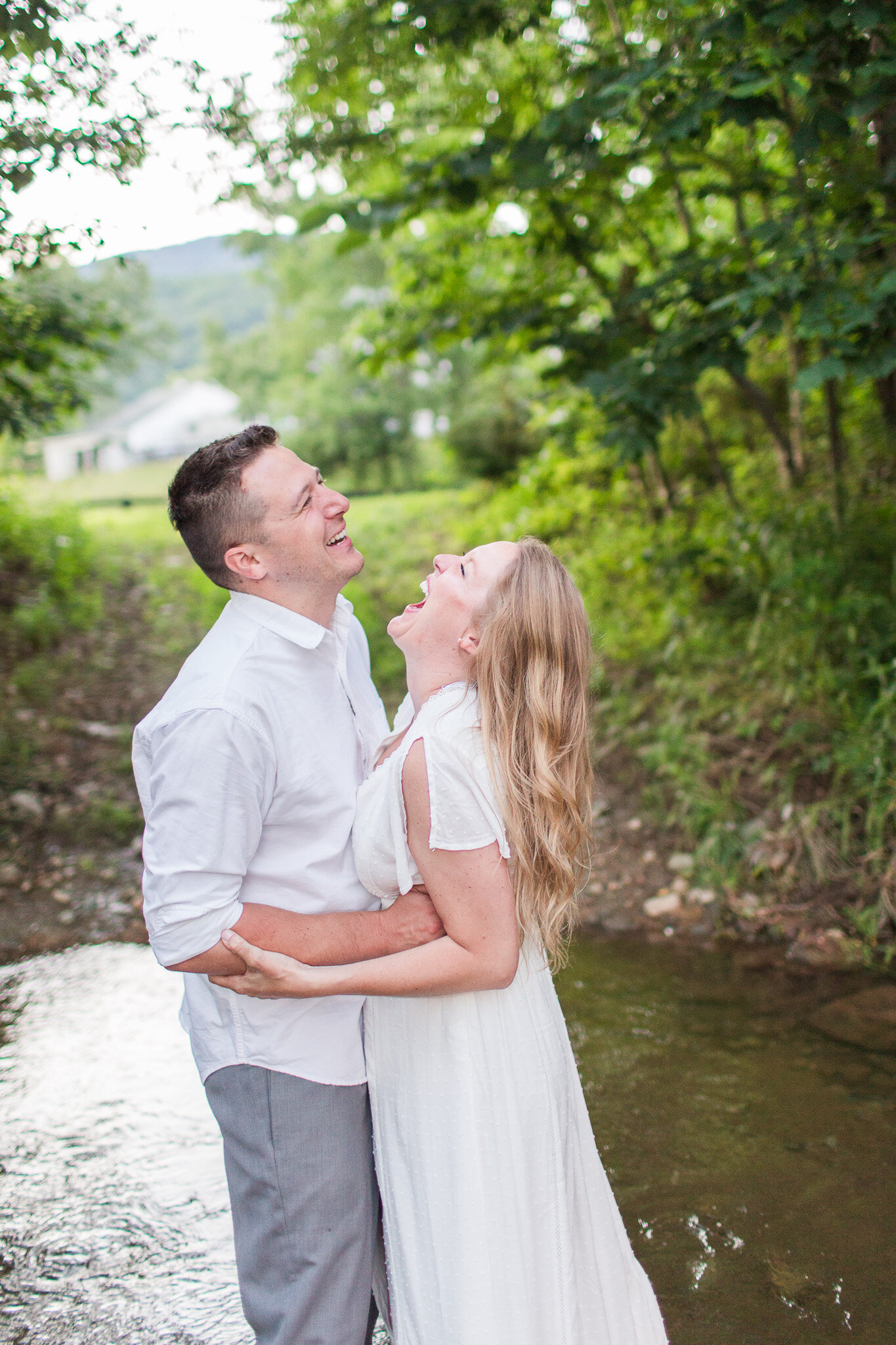 Summer Engagement Session in Afton, Virginia || Charlottesville Wedding Photographer || Blue Toad Cidery Engagement Session 