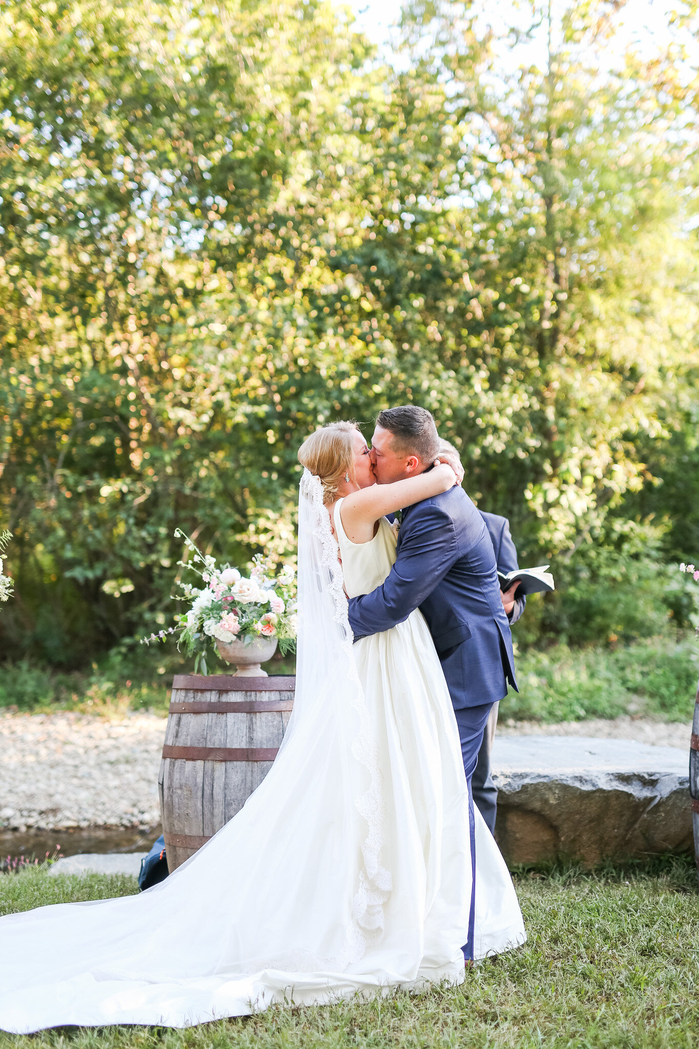 Classy Southern Fall Wedding at Bold Rock Cidery in Afton Virginia || Charlottesville and Lynchburg Wedding Photographer