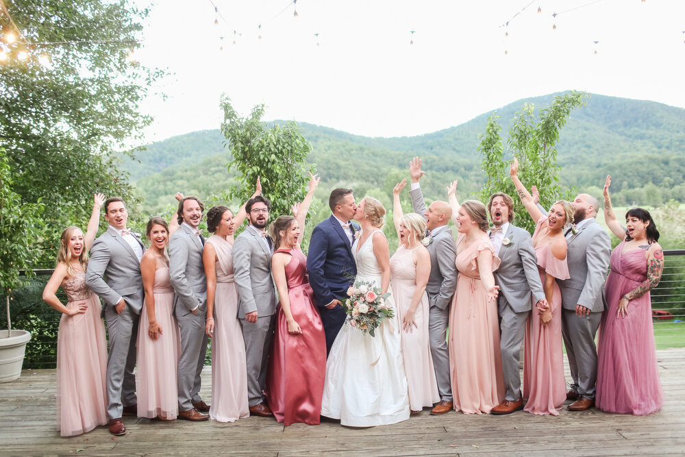 Classy Southern Fall Wedding at Bold Rock Cidery in Afton Virginia || Charlottesville and Lynchburg Wedding Photographer