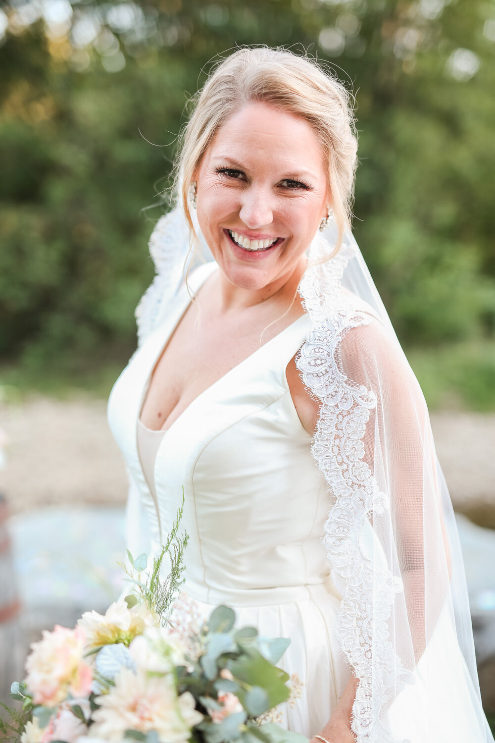 Classy Southern Fall Wedding at Bold Rock Cidery in Afton Virginia || Charlottesville and Lynchburg Wedding Photographer