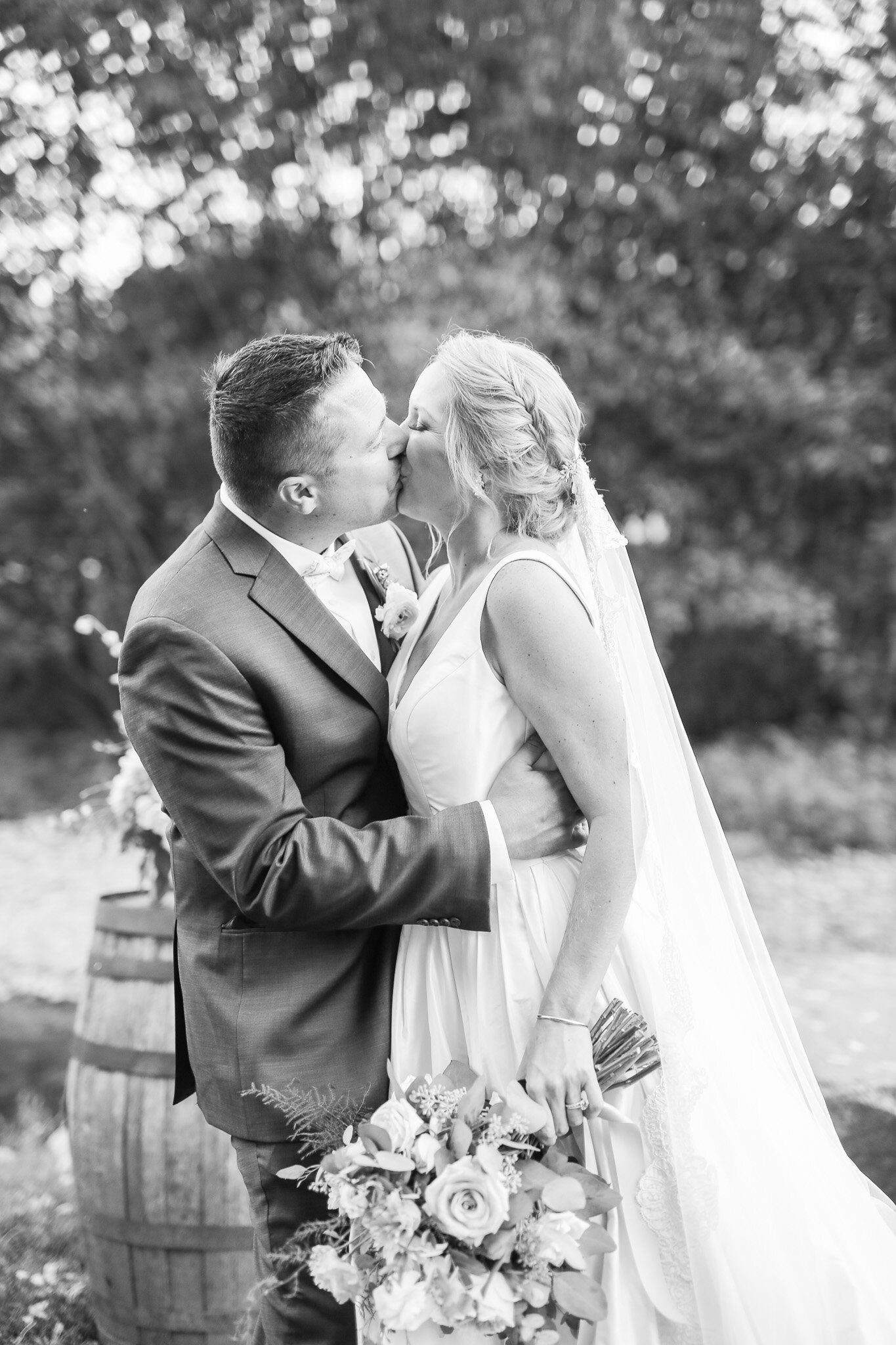 Classy Southern Fall Wedding at Bold Rock Cidery in Afton Virginia || Charlottesville and Lynchburg Wedding Photographer