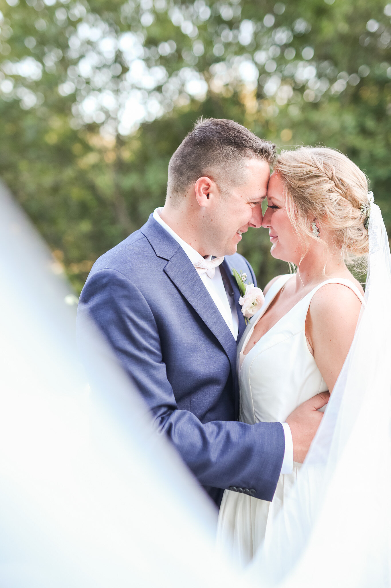 Classy Southern Fall Wedding at Bold Rock Cidery in Afton Virginia || Charlottesville and Lynchburg Wedding Photographer