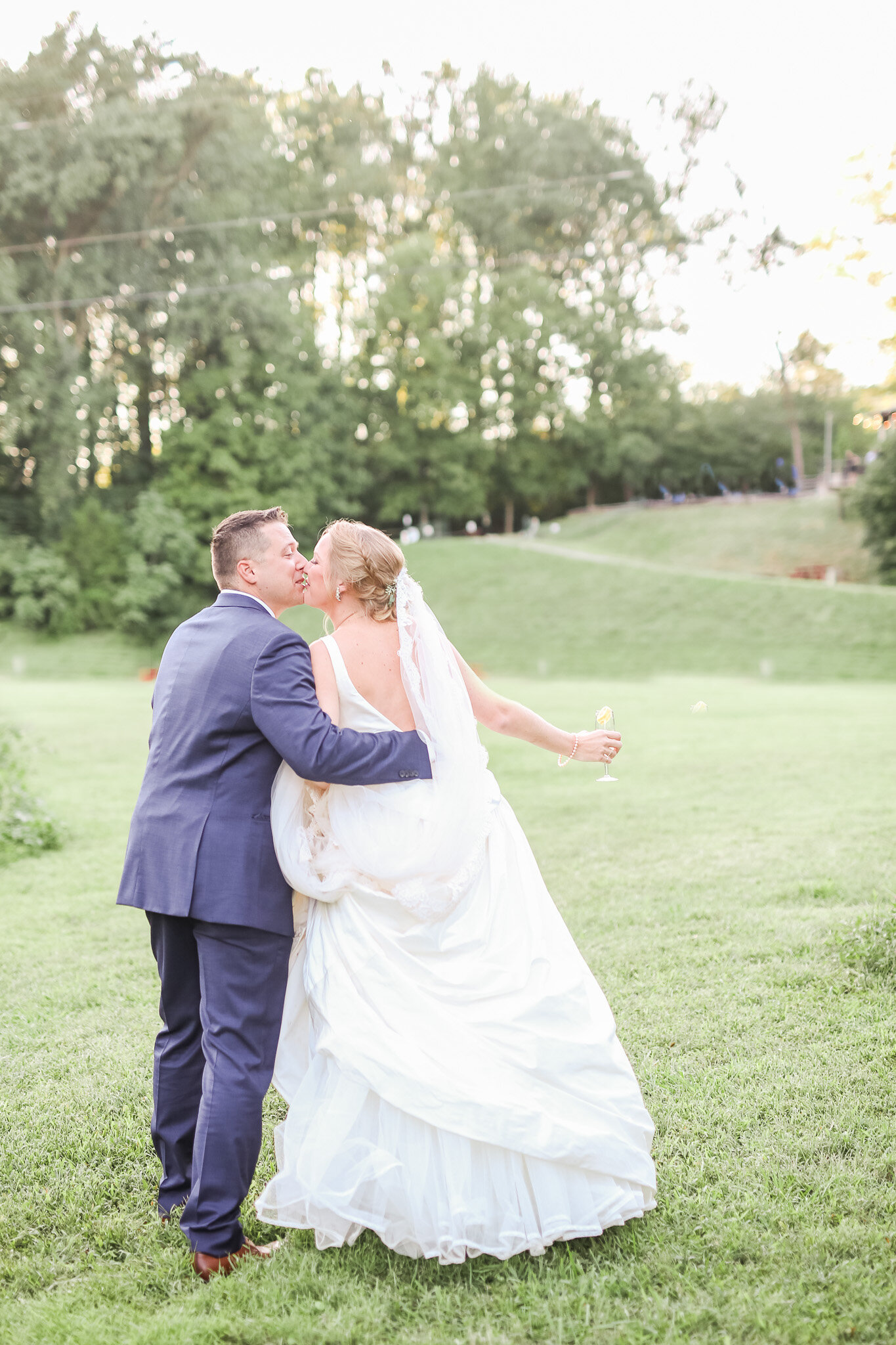 Classy Southern Fall Wedding at Bold Rock Cidery in Afton Virginia || Charlottesville and Lynchburg Wedding Photographer