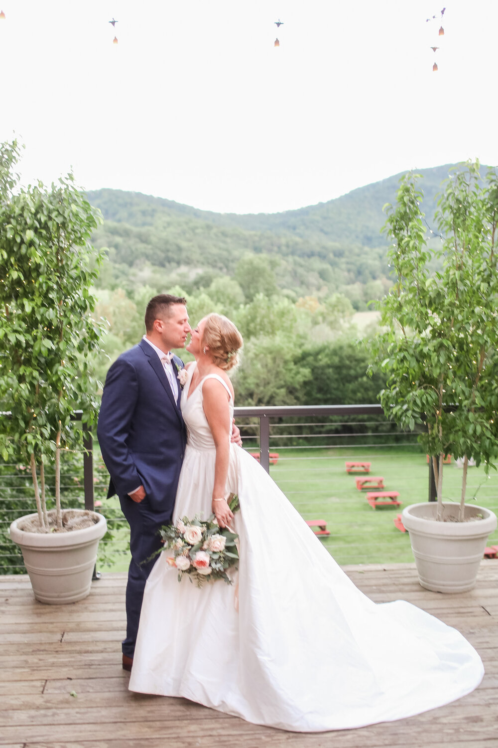 Classy Southern Fall Wedding at Bold Rock Cidery in Afton Virginia || Charlottesville and Lynchburg Wedding Photographer