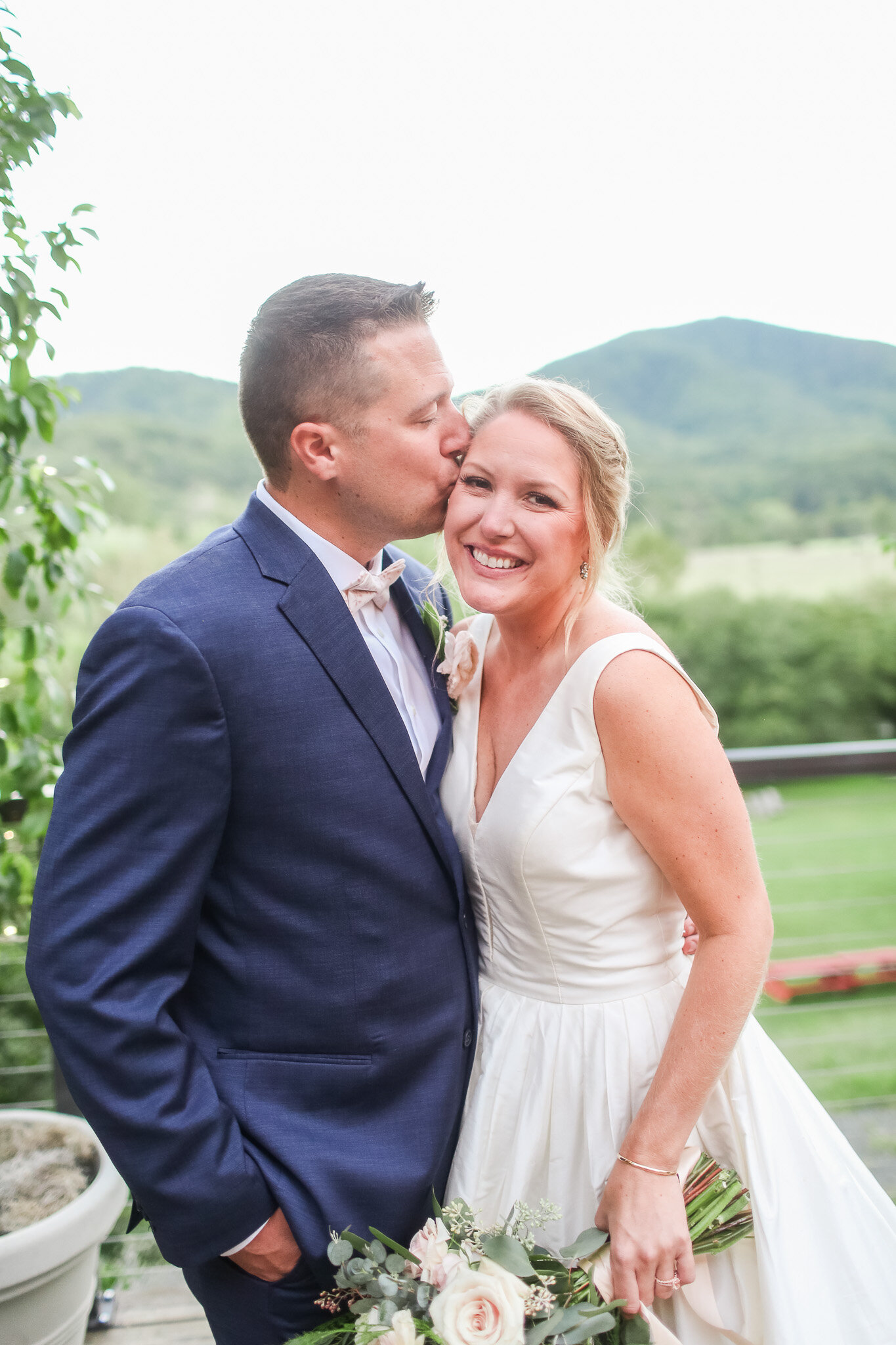 Classy Southern Fall Wedding at Bold Rock Cidery in Afton Virginia || Charlottesville and Lynchburg Wedding Photographer