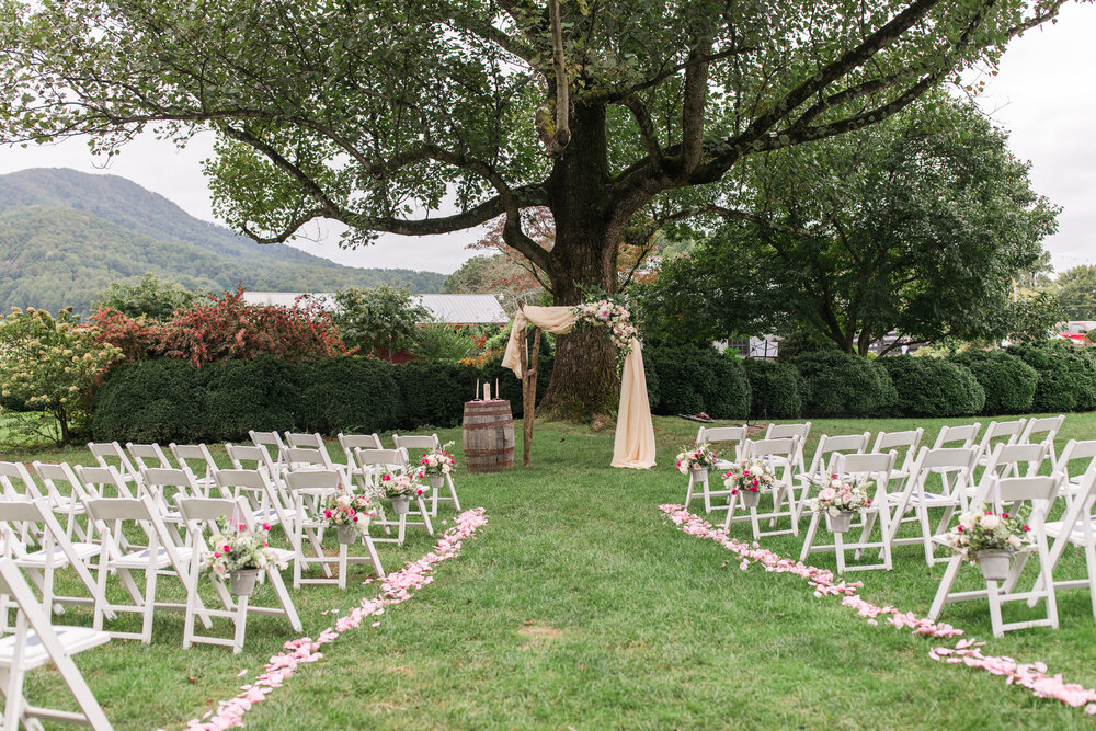 Beautiful Mountain View Fall Wedding at Sundara in Boonesmill, Virginia || Central Virginia Wedding Photographer || Ashley Eiban Photography 