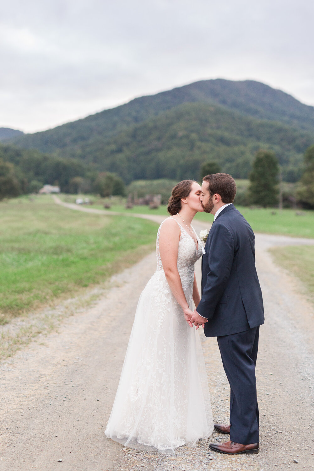 Beautiful Mountain View Fall Wedding at Sundara in Boonesmill, Virginia || Central Virginia Wedding Photographer || Ashley Eiban Photography 