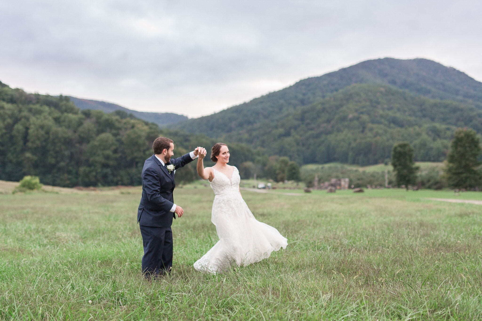 Beautiful Mountain View Fall Wedding at Sundara in Boonesmill, Virginia || Central Virginia Wedding Photographer || Ashley Eiban Photography 