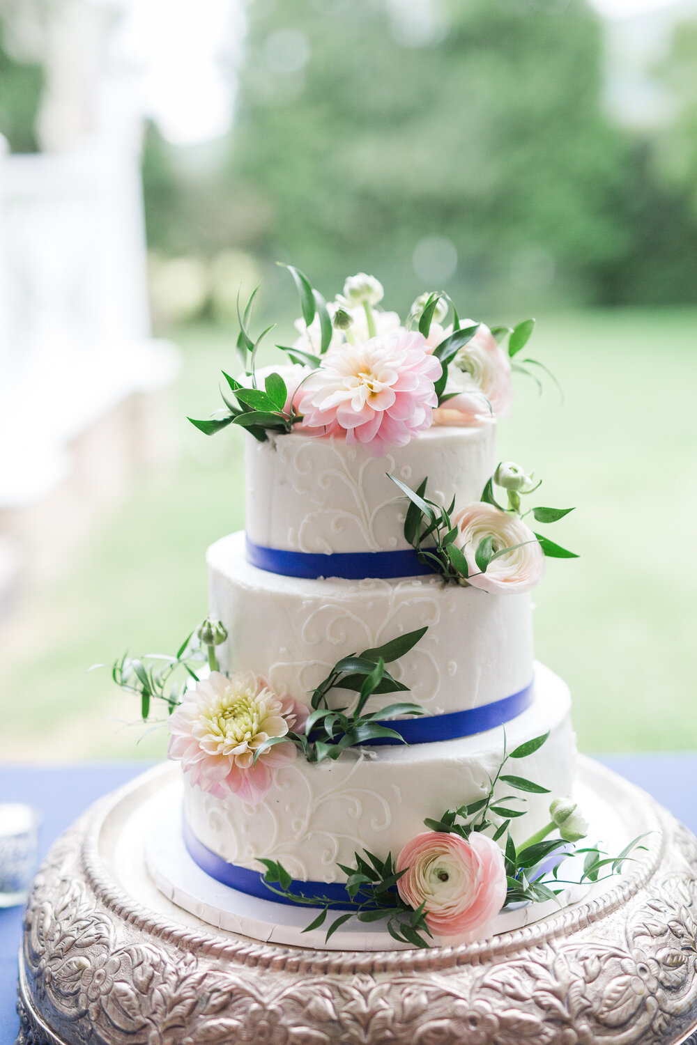 Beautiful Mountain View Fall Wedding at Sundara in Boonesmill, Virginia || Central Virginia Wedding Photographer || Ashley Eiban Photography 