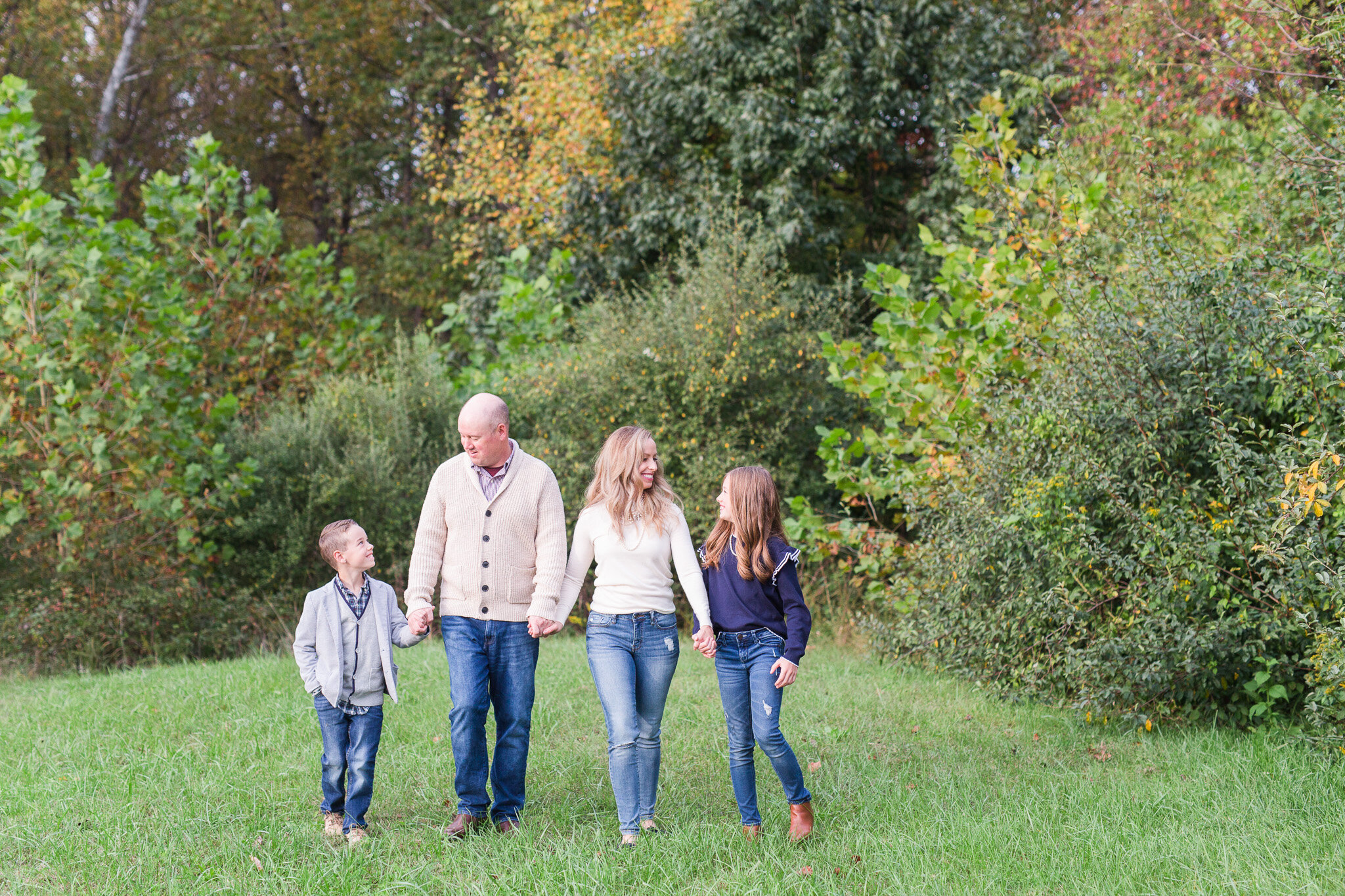 Fall Family Photos in Central Virginia || Lynchurg, Virginia Family Photographer || Ivy Creek Park in Lynchburg || Ashley Eiban Photography 