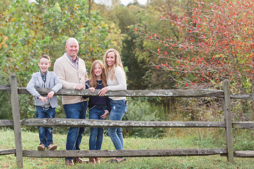 Fall Family Photos in Central Virginia || Lynchurg, Virginia Family Photographer || Ivy Creek Park in Lynchburg || Ashley Eiban Photography 