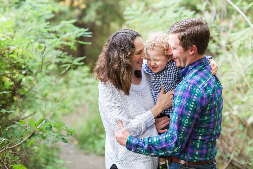 Fall Family Photos in Lynchburg, Virginia || Ashley Eiban Photography 