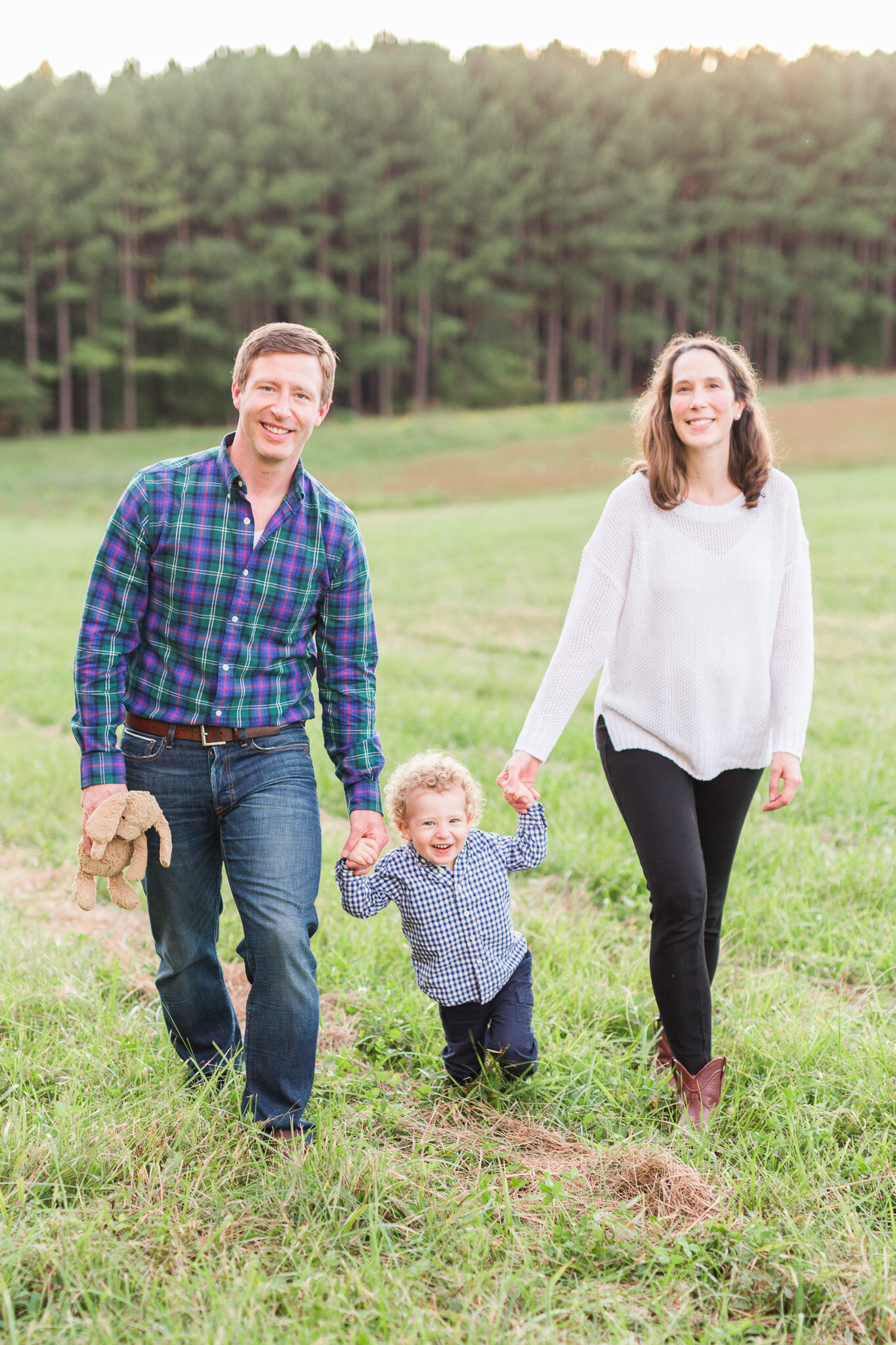 Fall Family Photos in Lynchburg, Virginia || Ashley Eiban Photography 